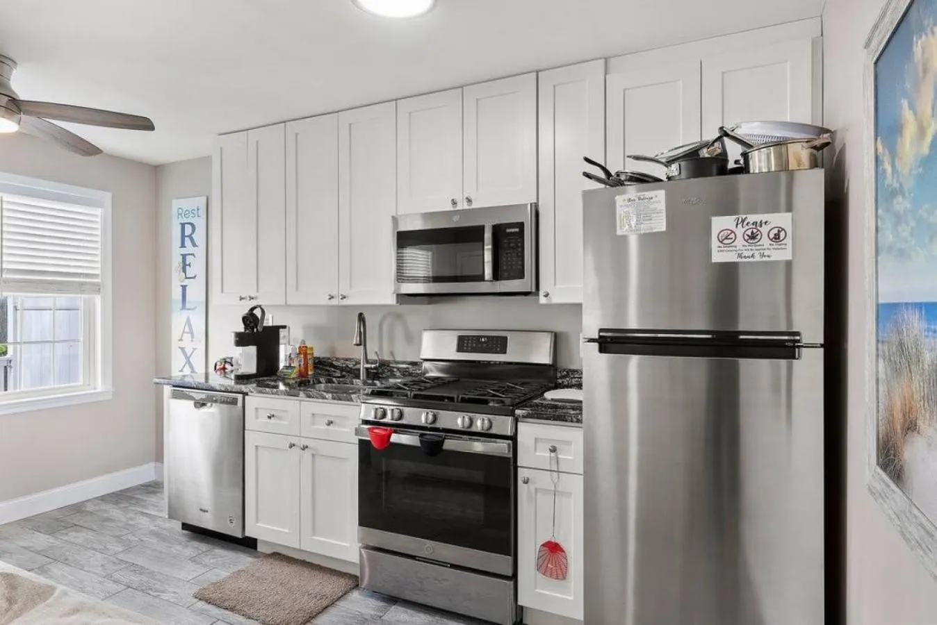 Kitchen or kitchenette in Beach Block Parking Modern Decor Porch