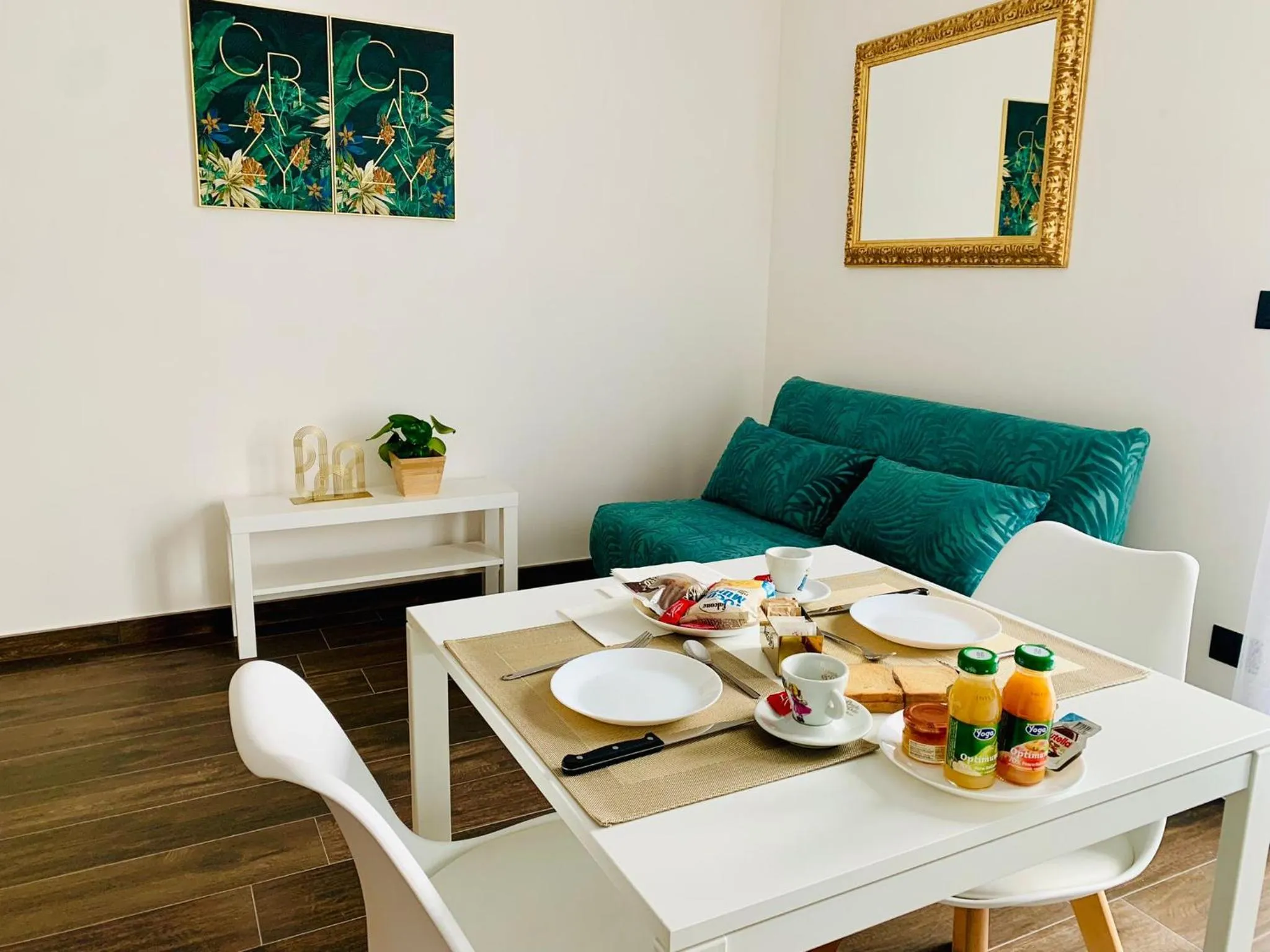 Dining area in Golden apartments