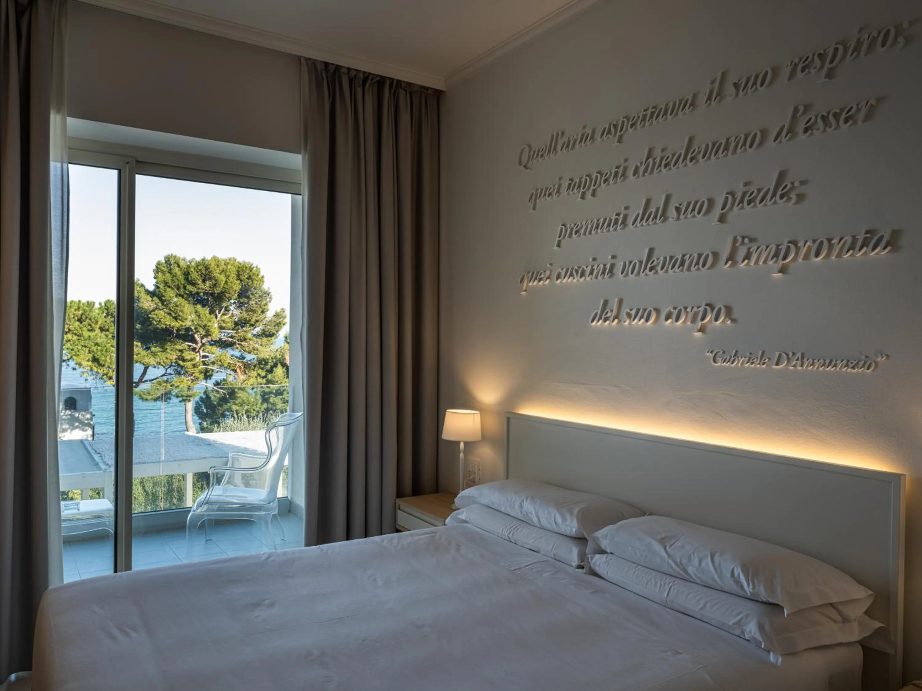 Photo of the whole room, Bed in La Chiave dei Trabocchi