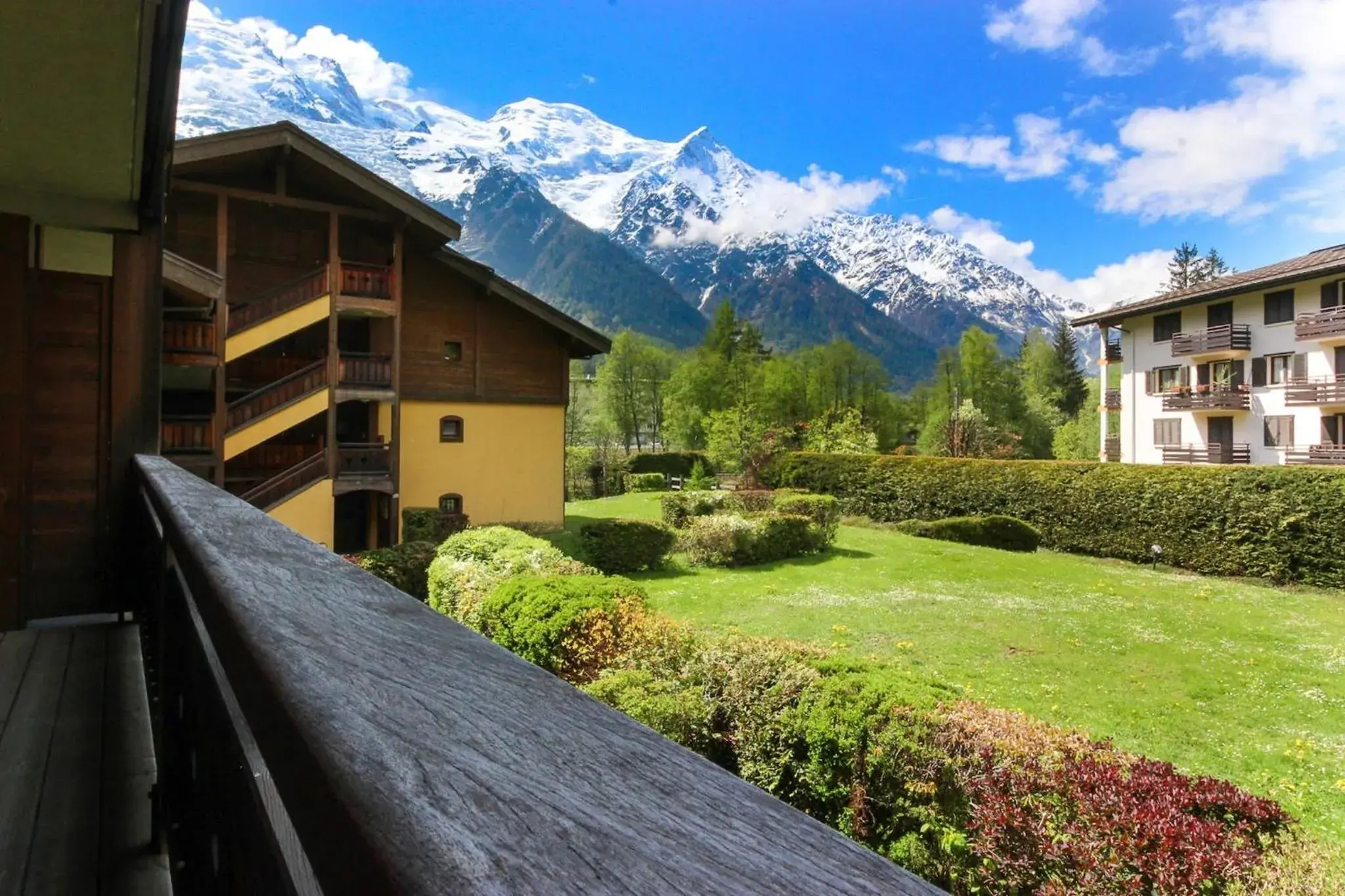 Les Capucins - Calm - Mont-Blanc - Lake Gaillland Les Capucins - Calm - Mont-Blanc - Lake Gaillland