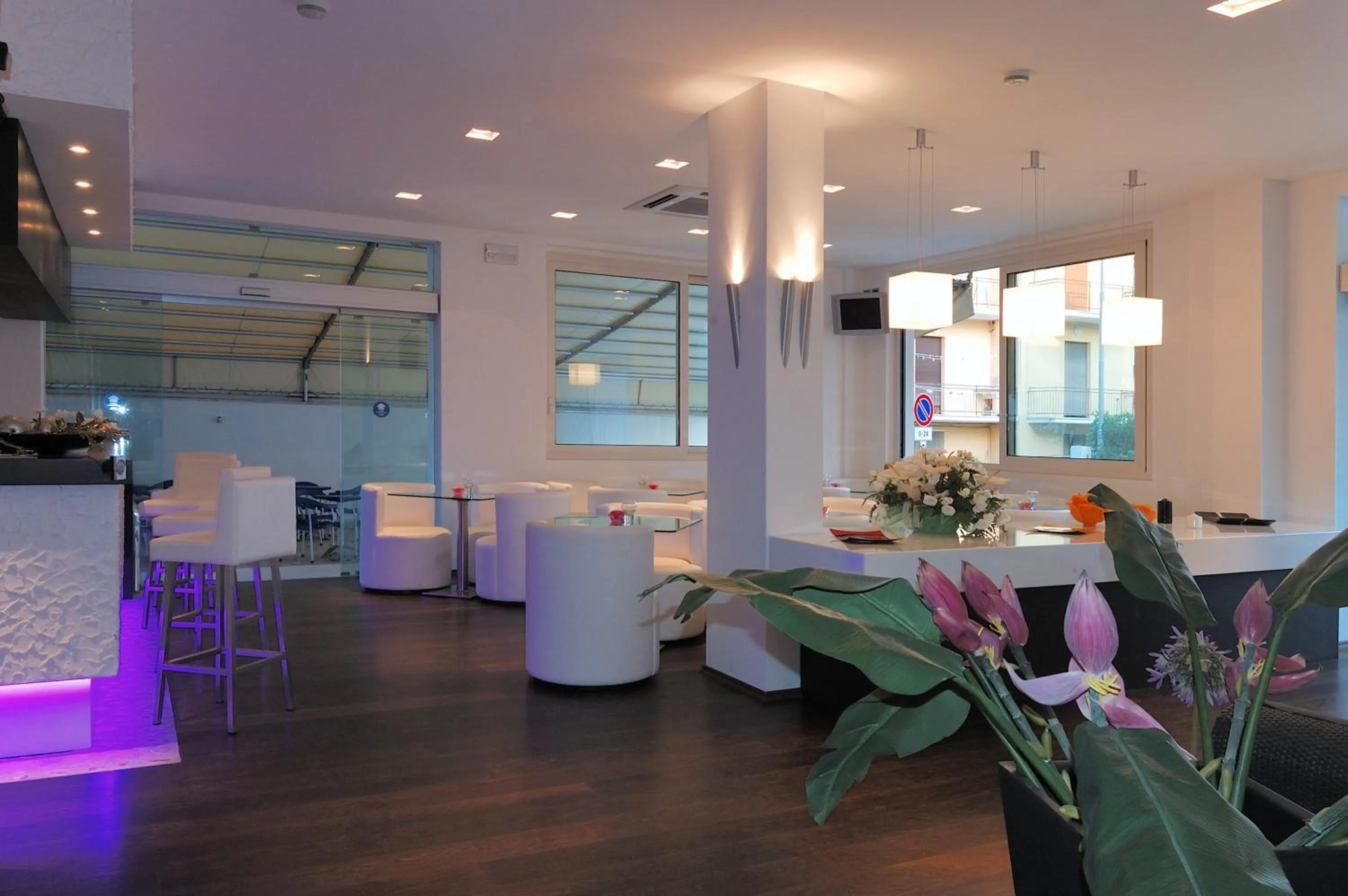 Communal lounge/ TV room in Medi Garden Hotel&Residence