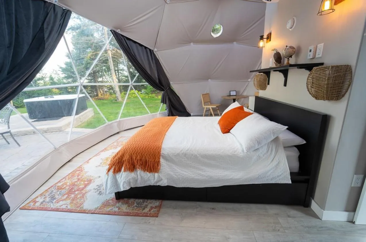Bed in Gravity Luxury Domes