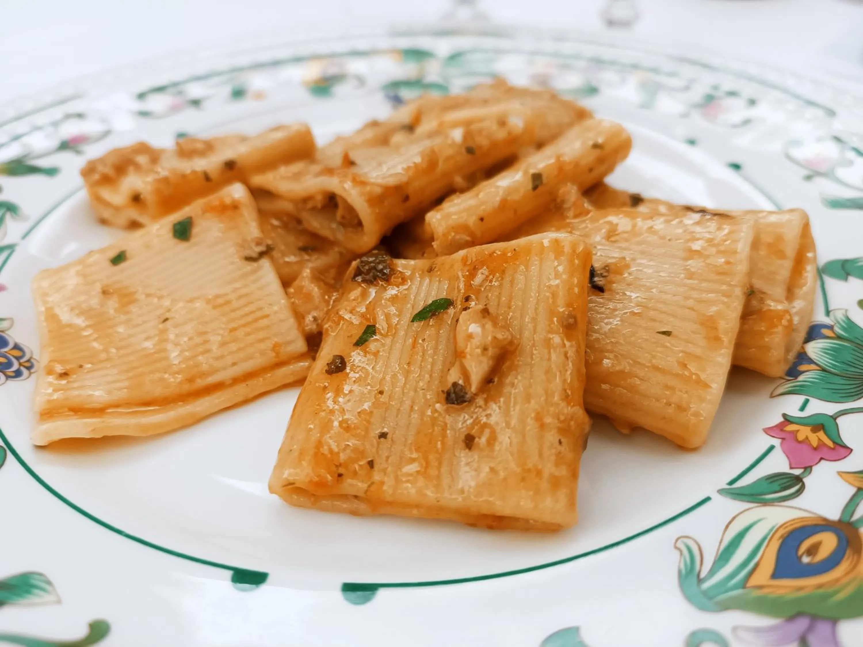 Restaurant/places to eat in Gardenia Hotel