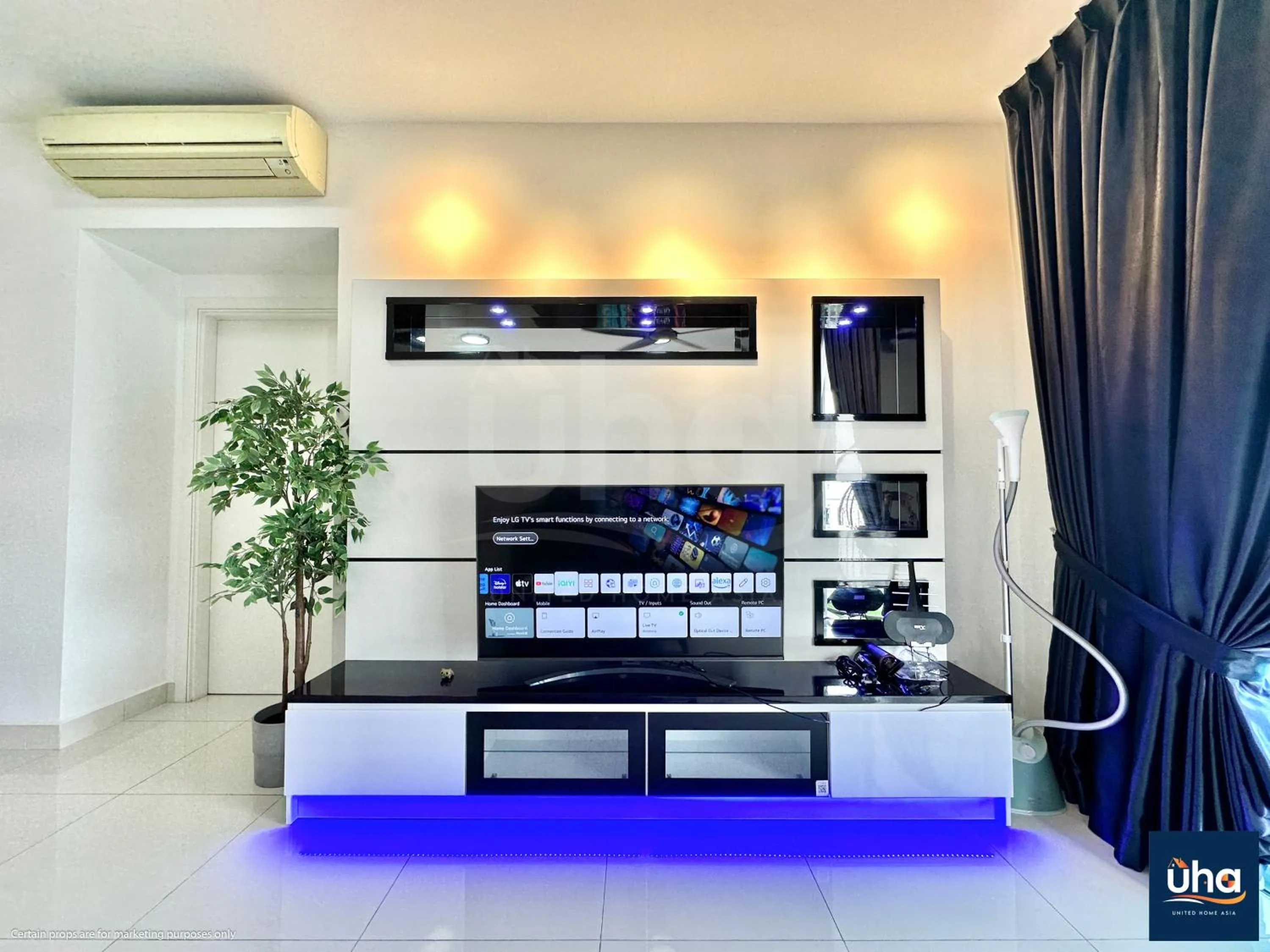 TV and multimedia in Teega Suites @ UHA