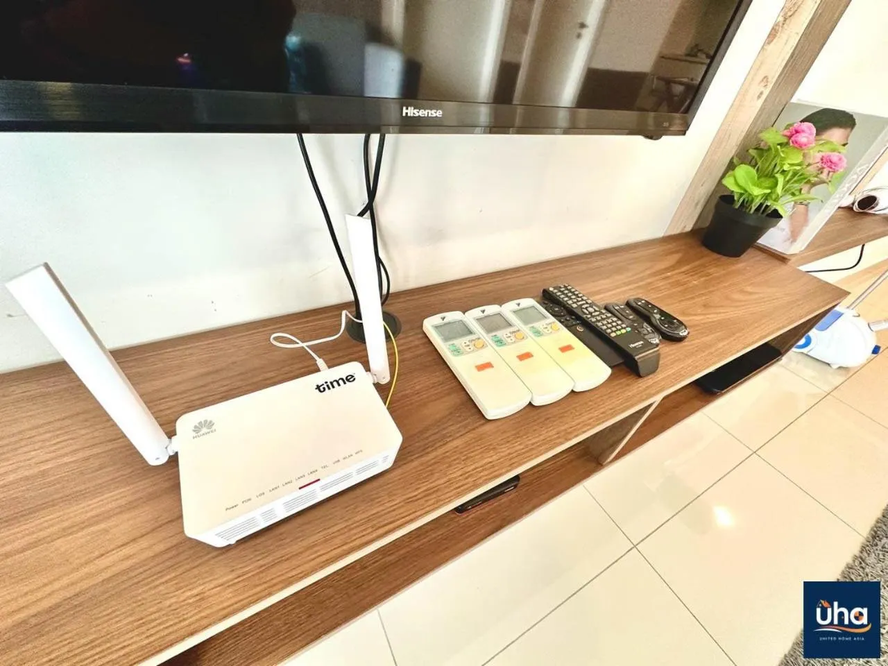 TV and multimedia in Teega Suites @ UHA