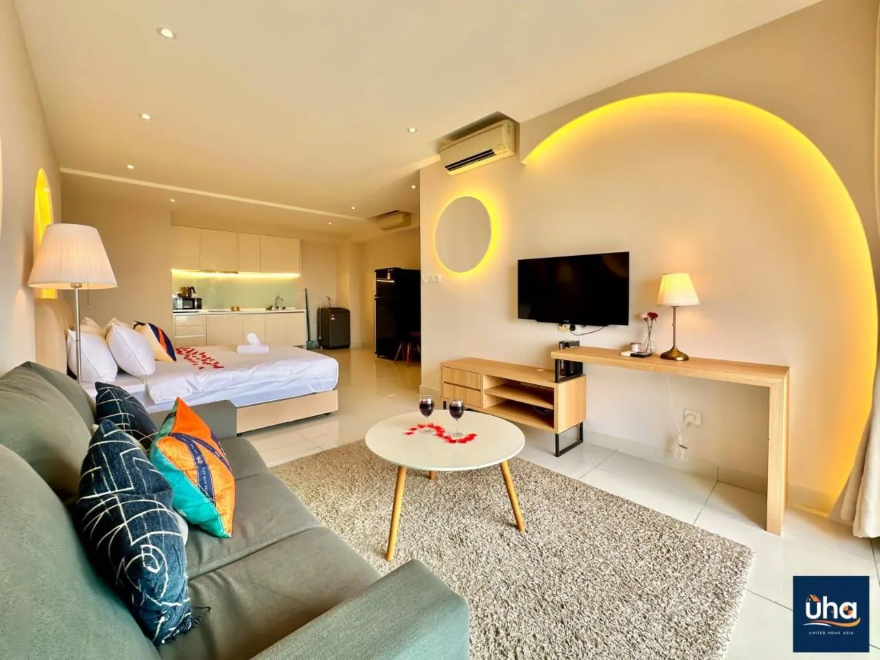 Communal lounge/ TV room, Bed in Teega Suites @ UHA