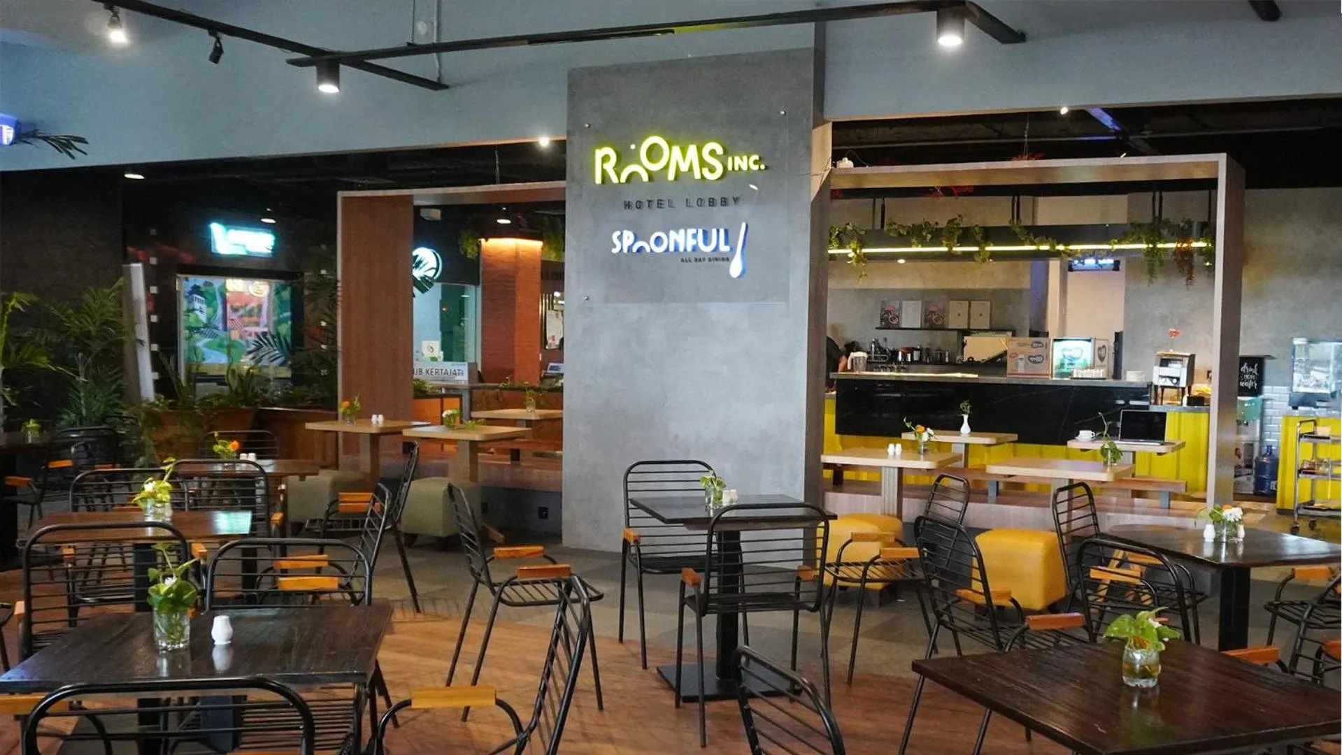 Restaurant/places to eat in ROOMS INC d'botanica Bandung