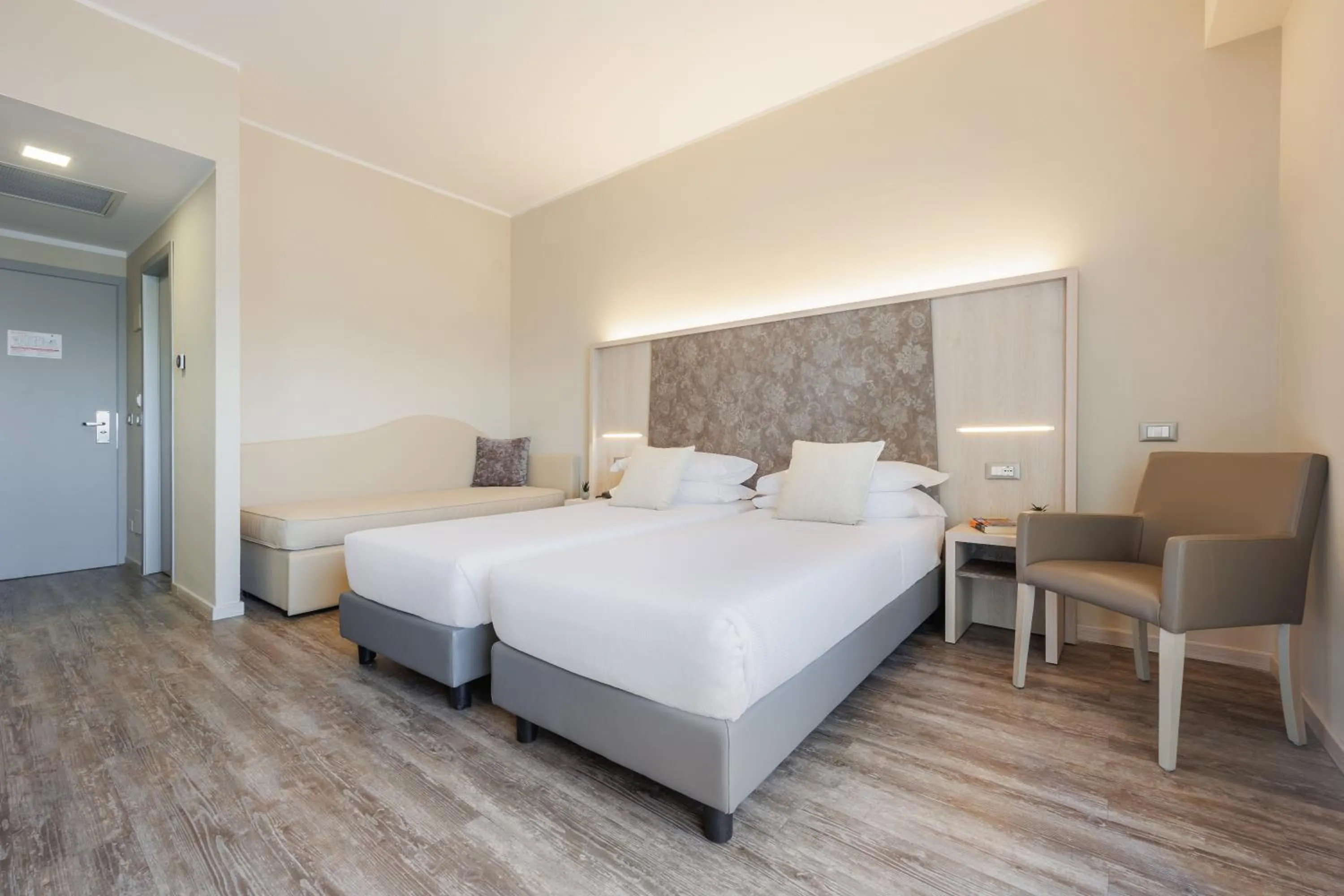 Photo of the whole room, Bed in JR Hotels Gate 7 Bologna