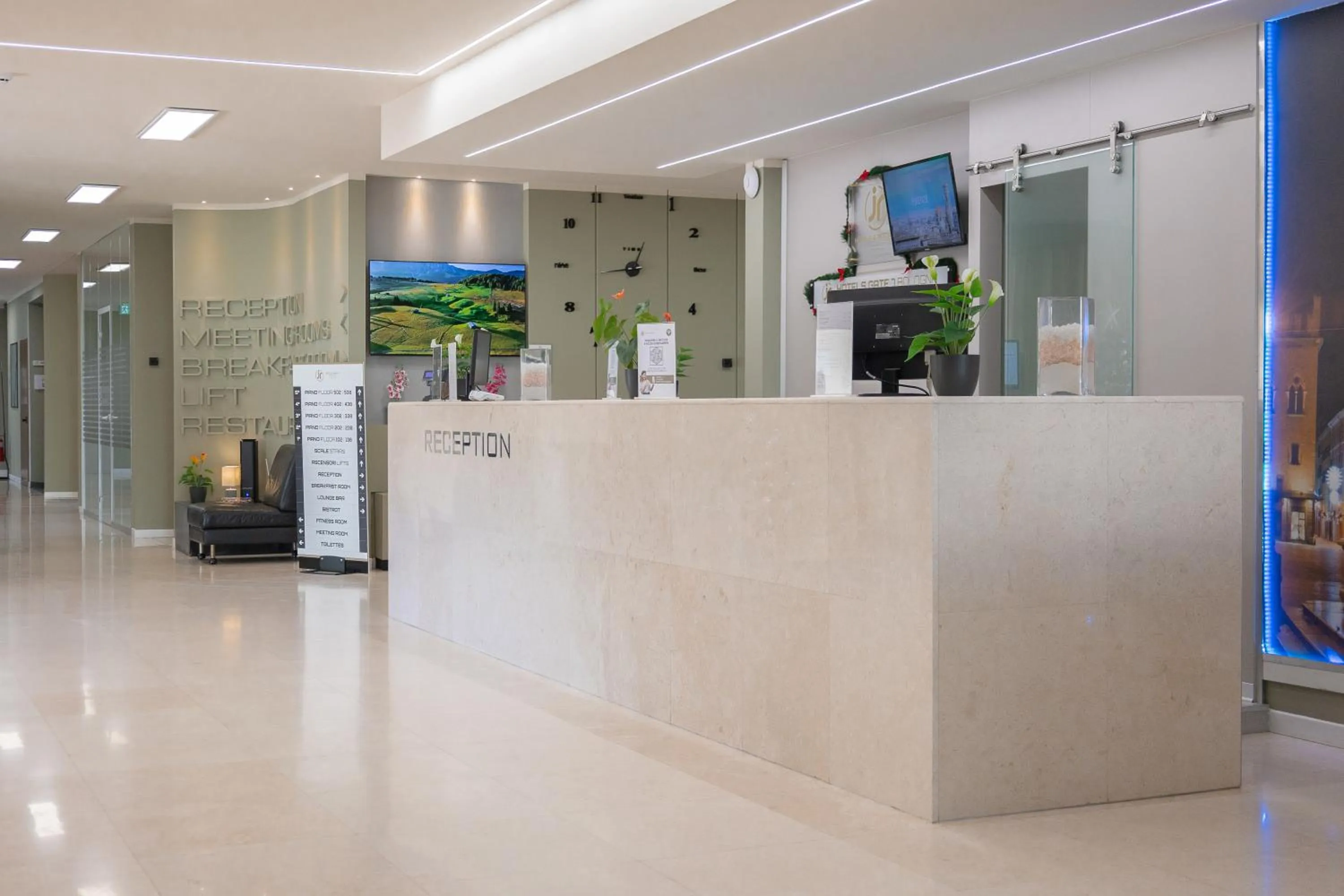 Lobby or reception in JR Hotels Gate 7 Bologna