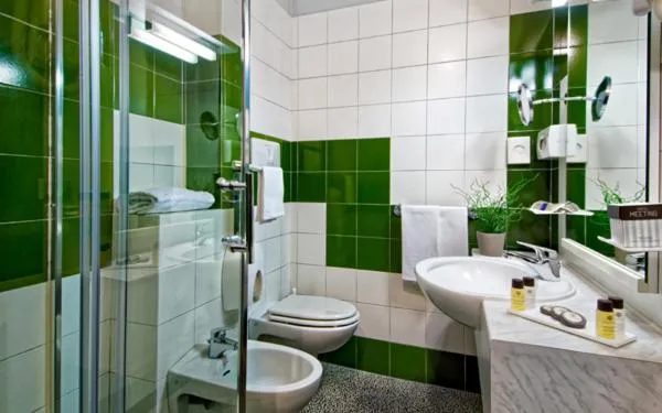 Bathroom in JR Hotels Gate 7 Bologna