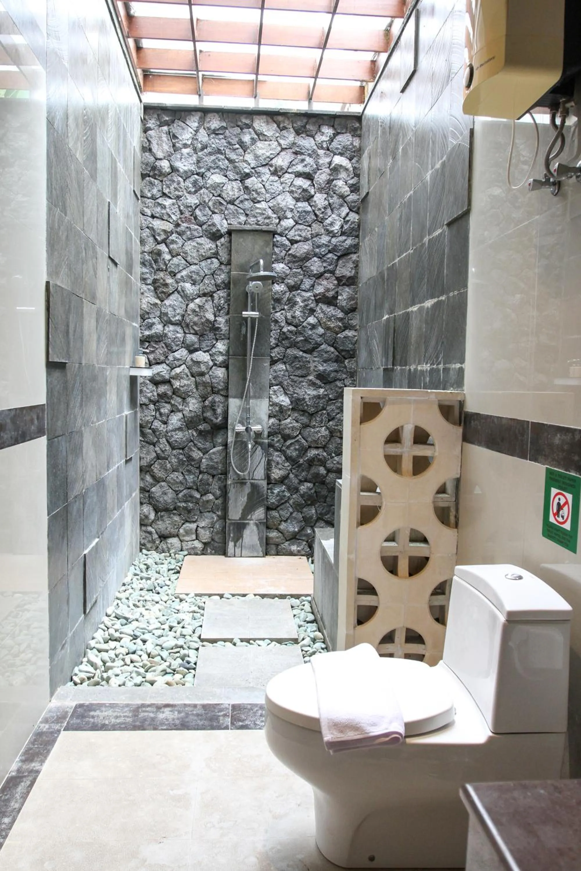 Bathroom in Kayangan Saba Villa