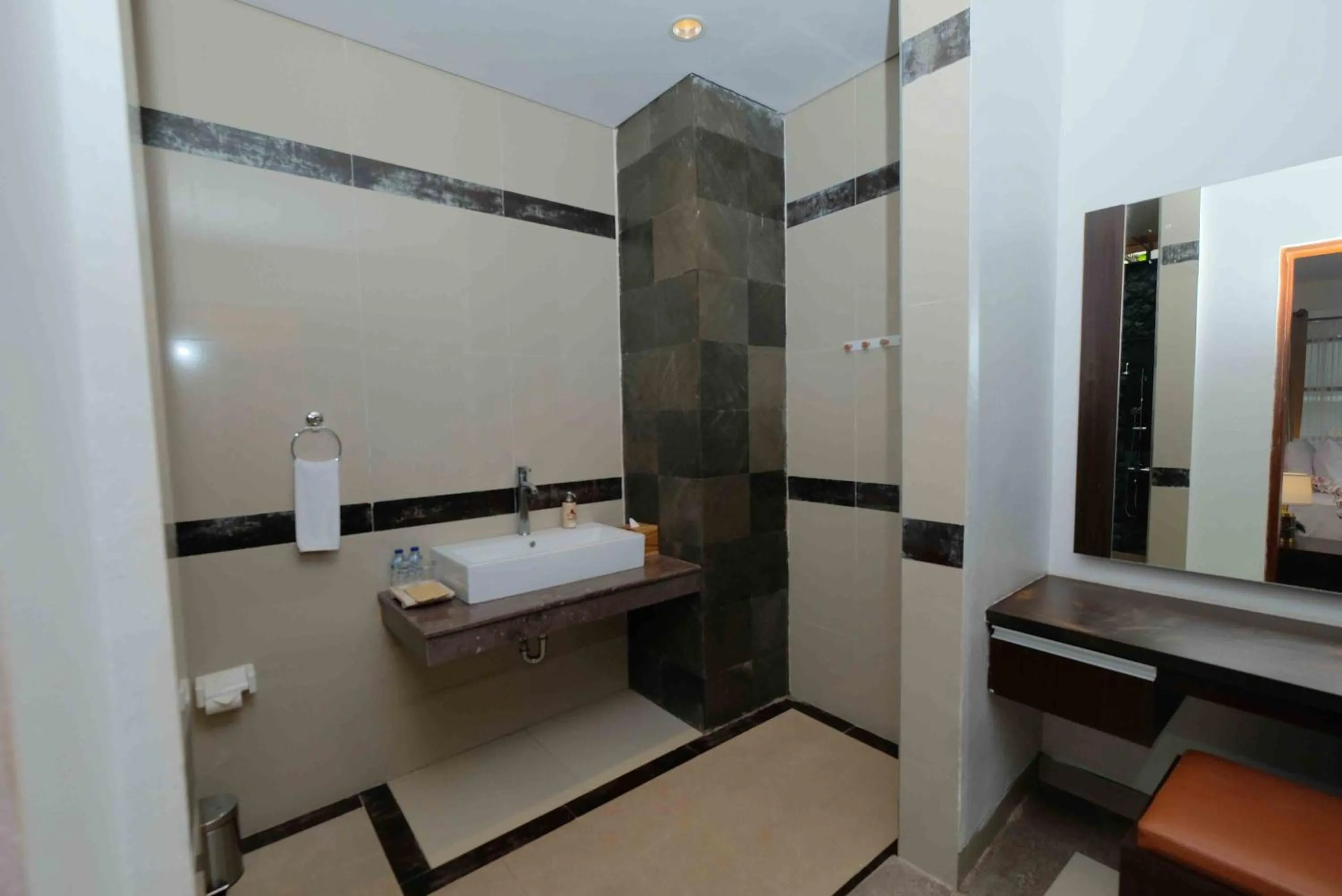 Shower in Kayangan Saba Villa