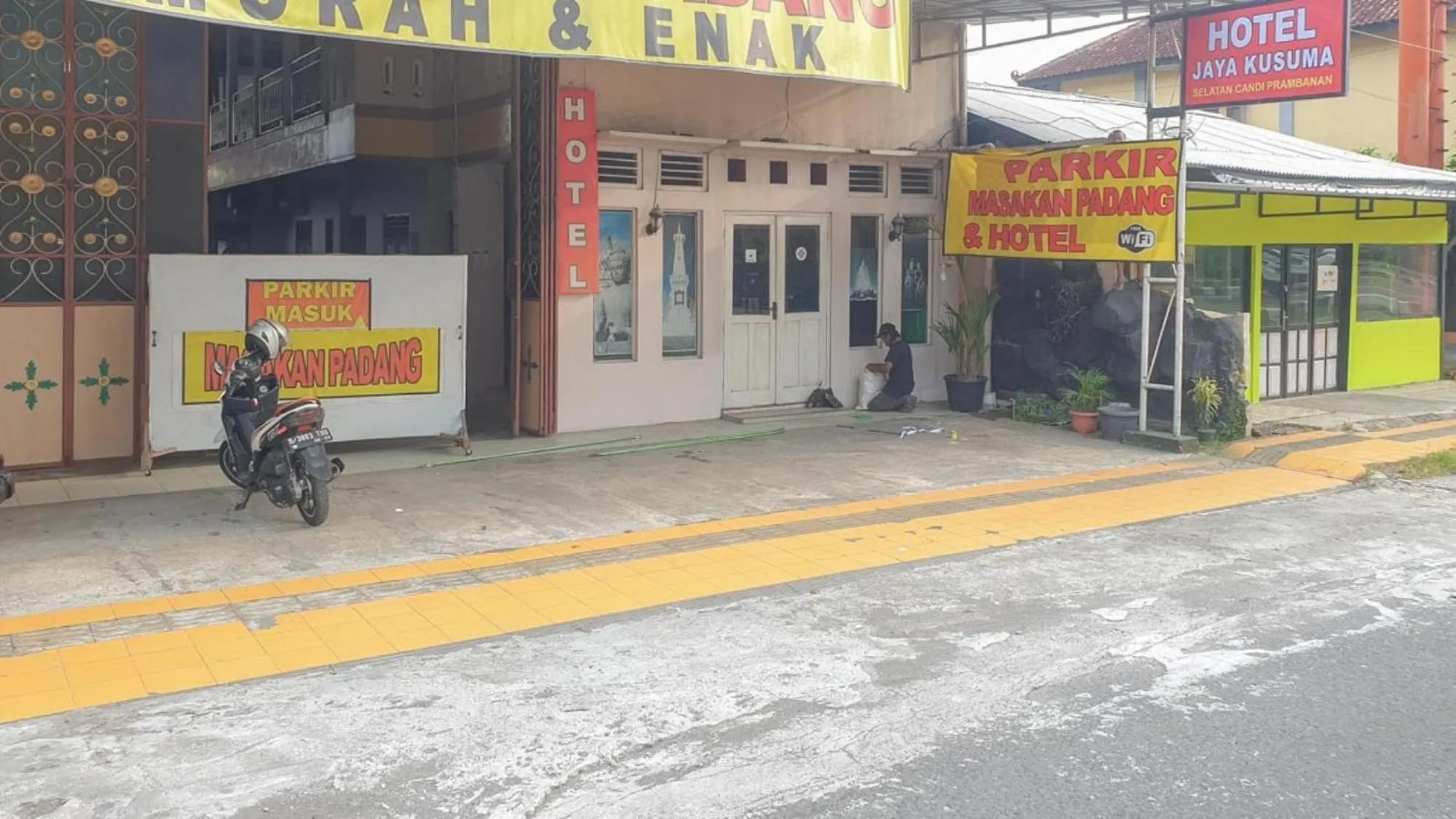 Facade/entrance in Hotel Jaya Kusuma near Candi Prambanan Mitra RedDoorz