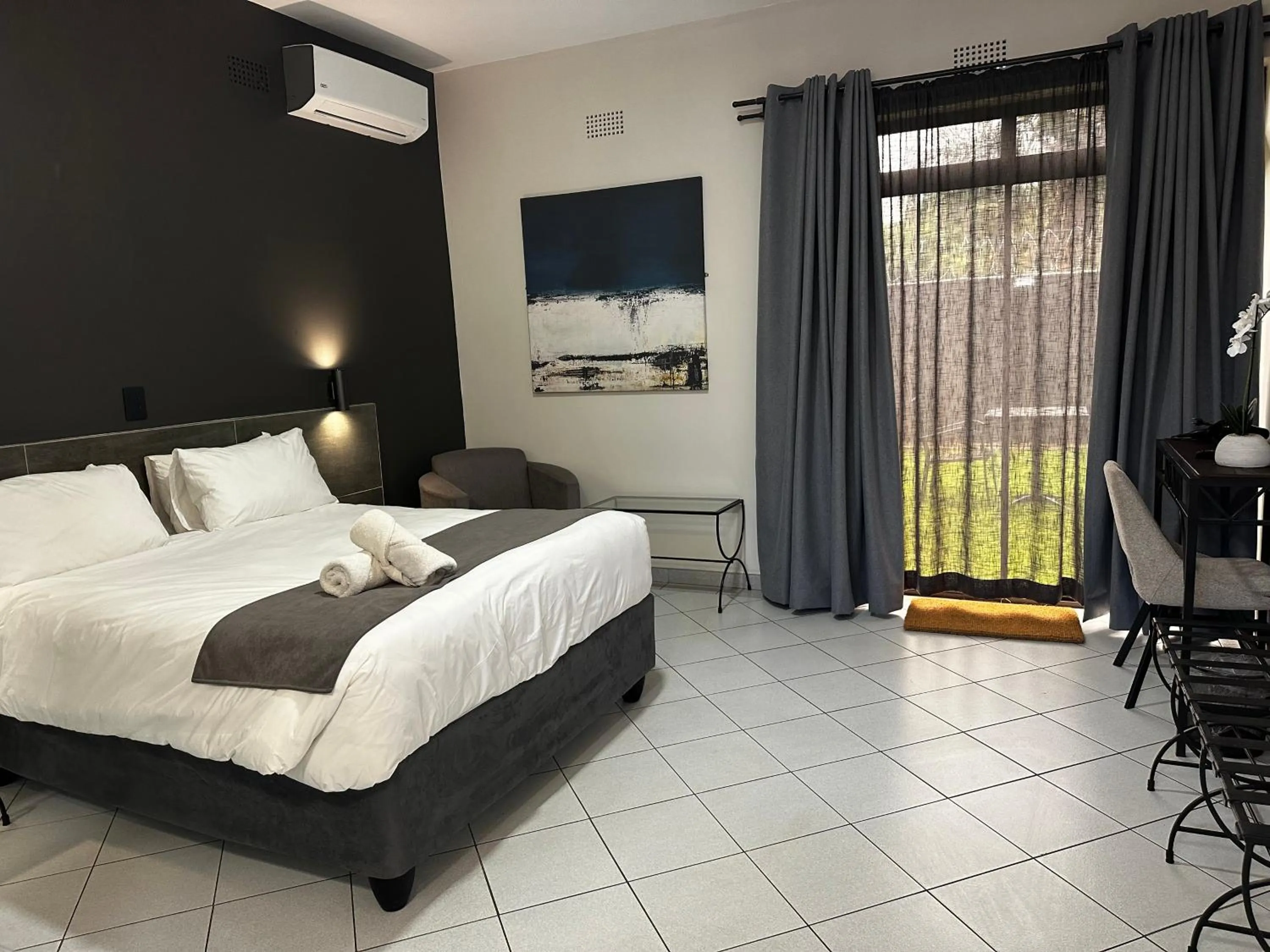 Bed in N1 Hotel Rotten Row Harare