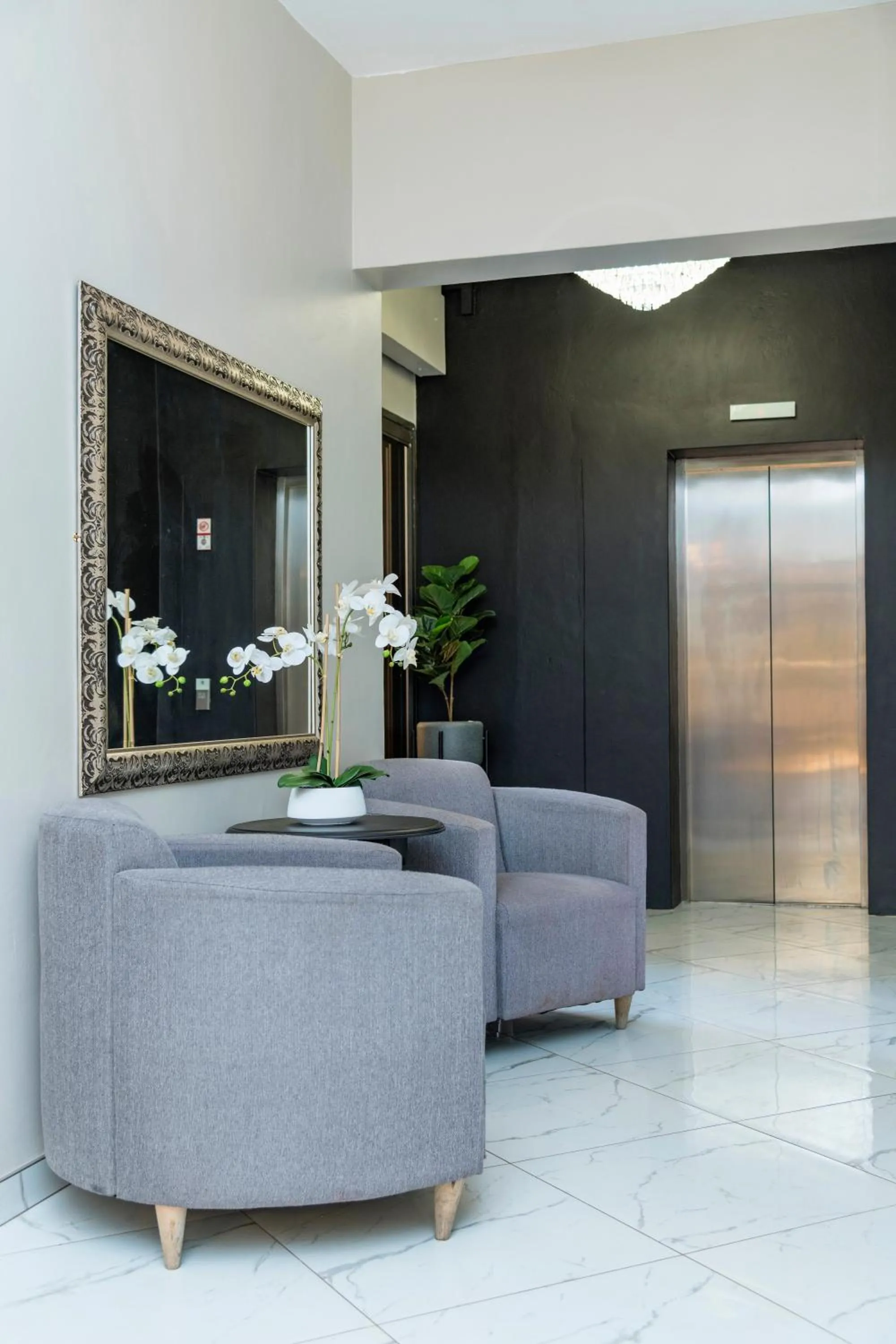 Lobby or reception in N1 Hotel Rotten Row Harare