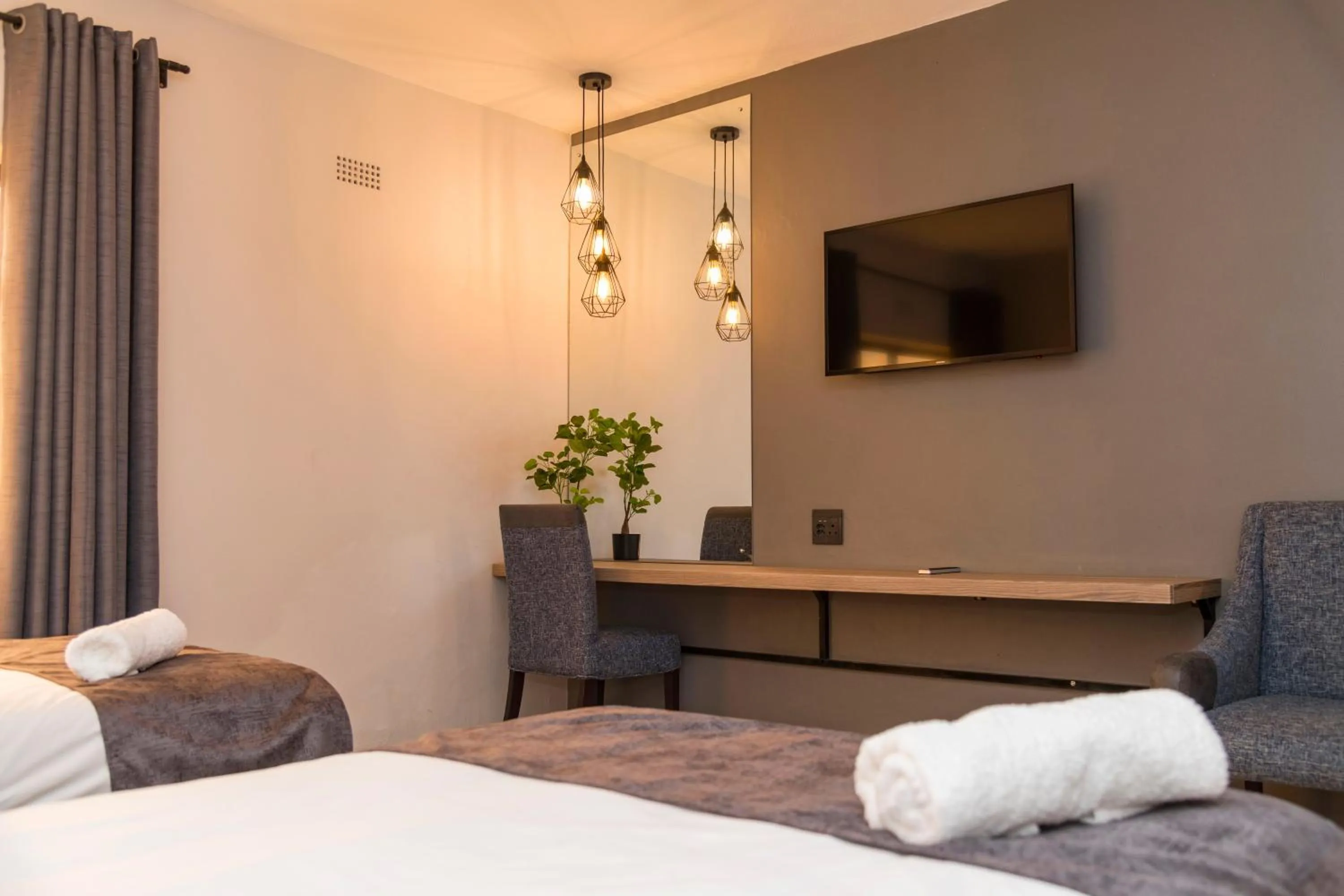 TV and multimedia, Bed in N1 Hotel Rotten Row Harare