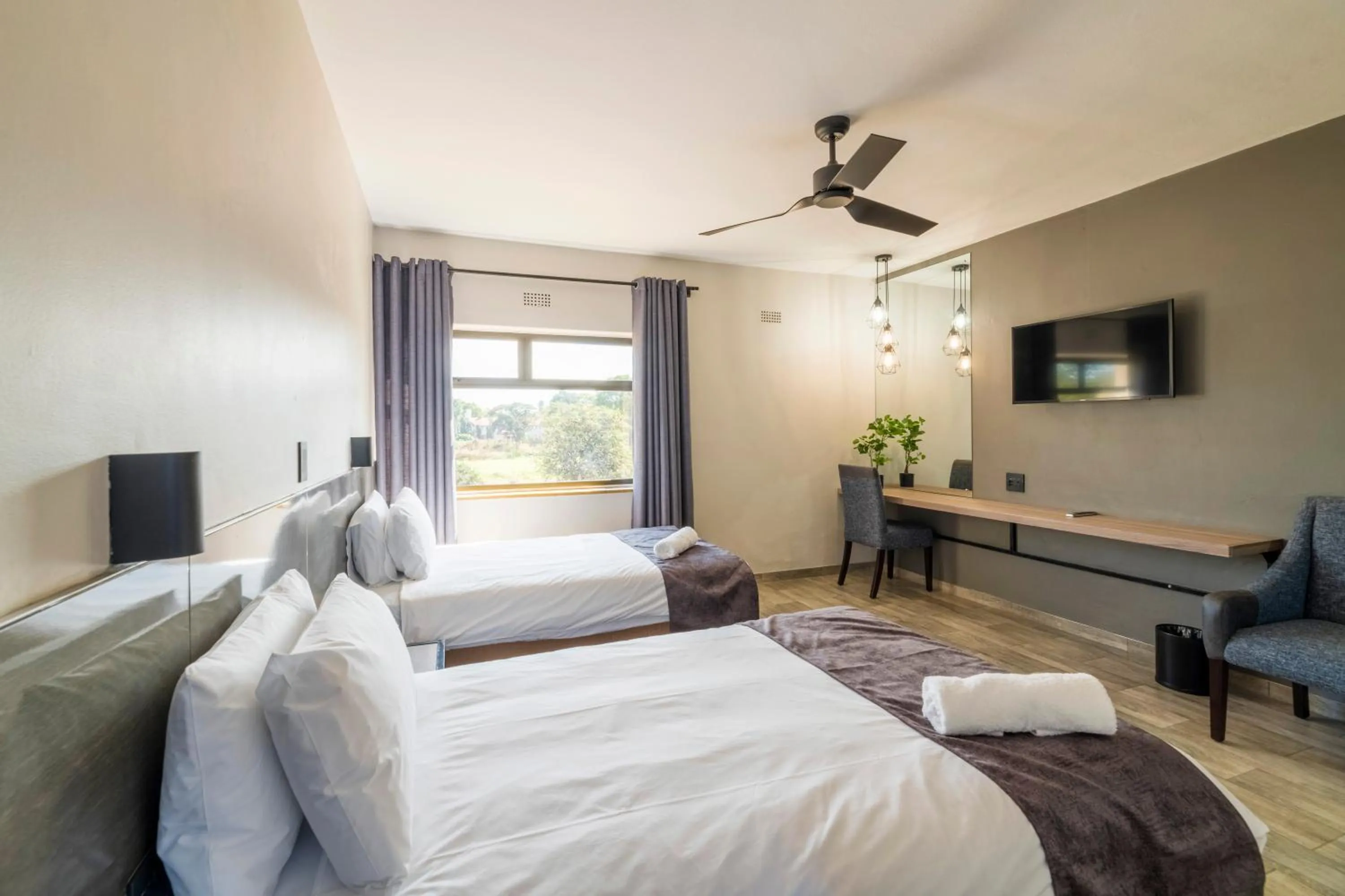 Photo of the whole room, Bed in N1 Hotel Rotten Row Harare