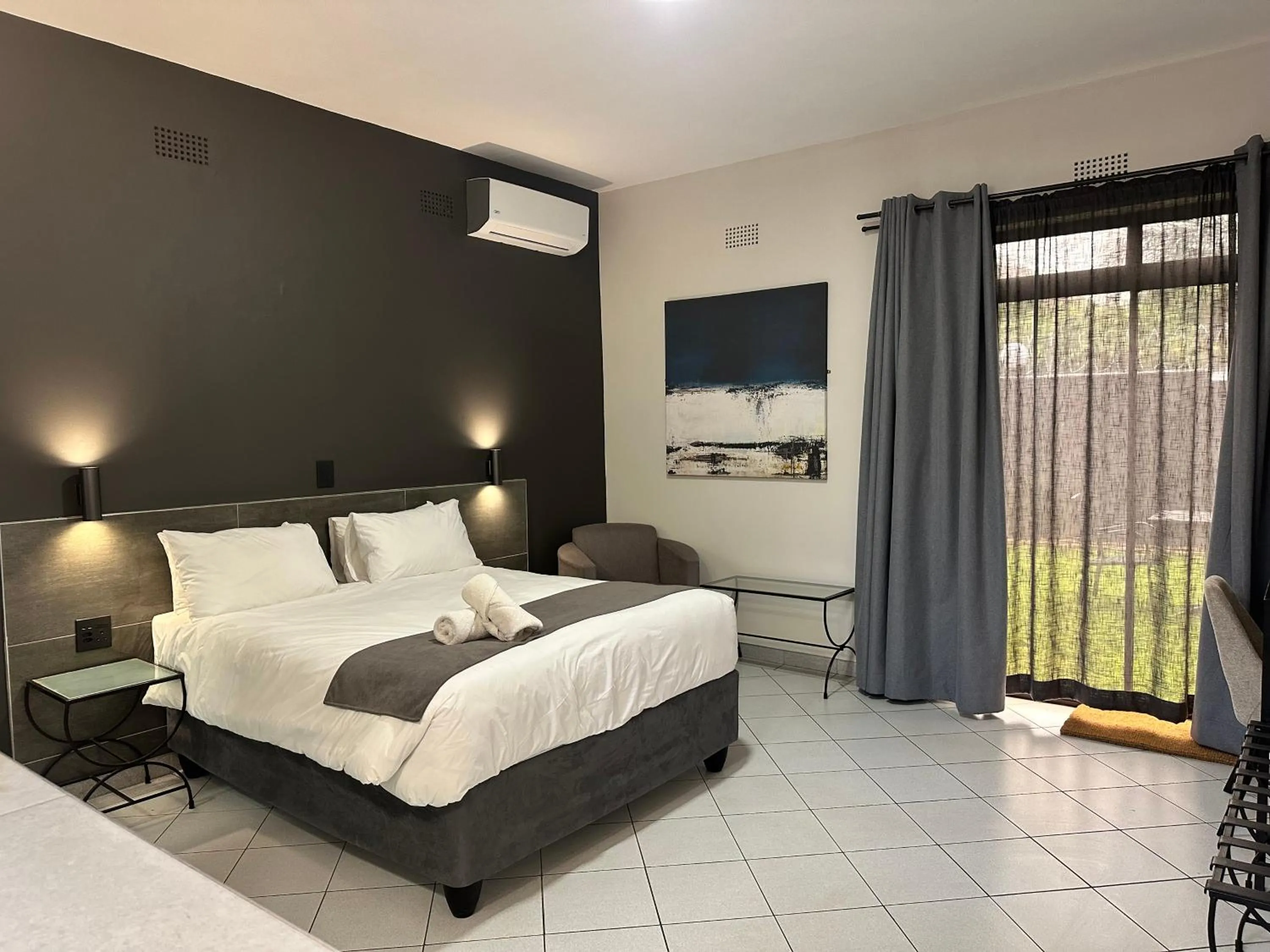 Bed in N1 Hotel Rotten Row Harare