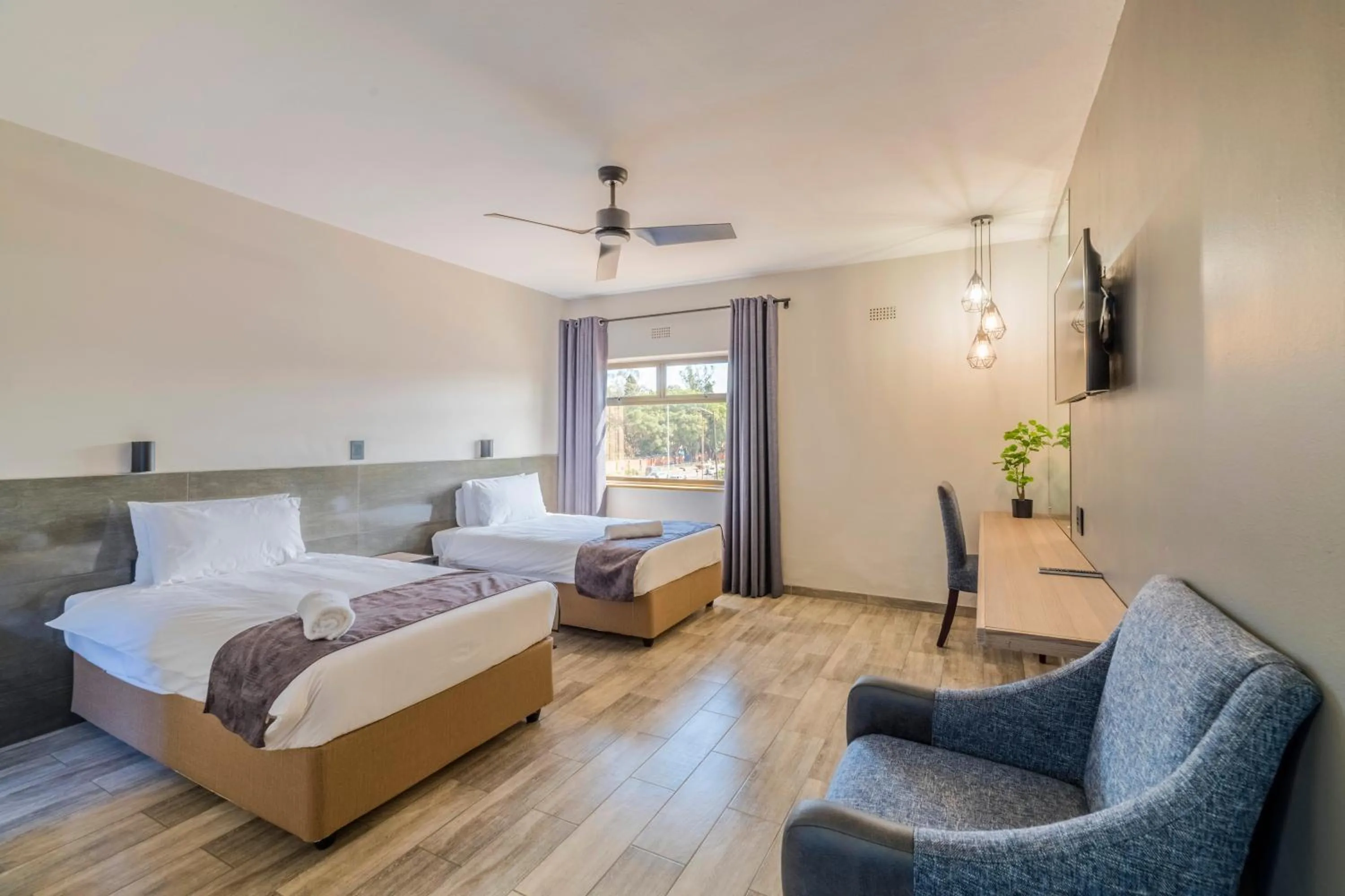 Photo of the whole room, Bed in N1 Hotel Rotten Row Harare