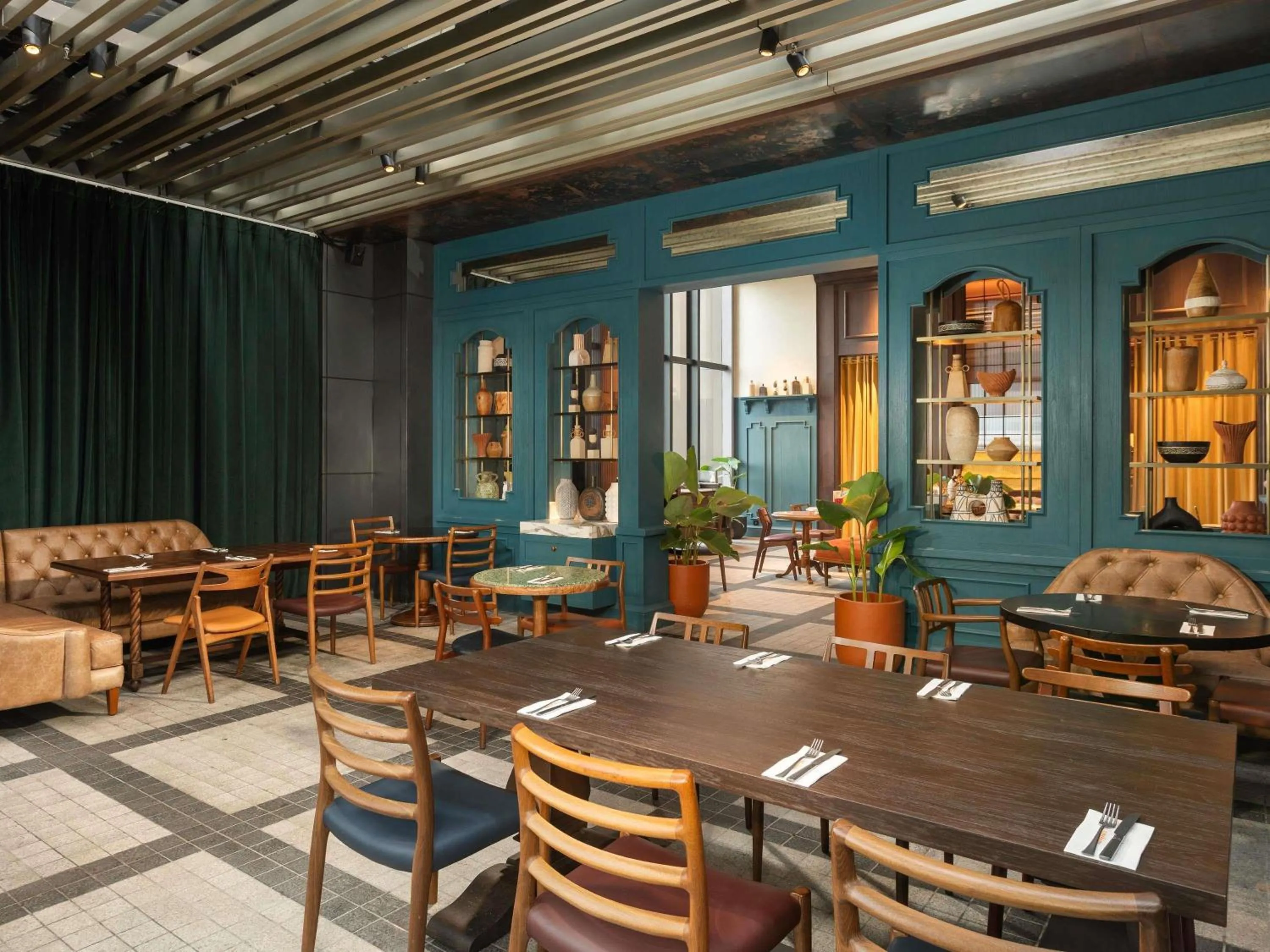 Restaurant/places to eat in 25hours Hotel Jakarta The Oddbird