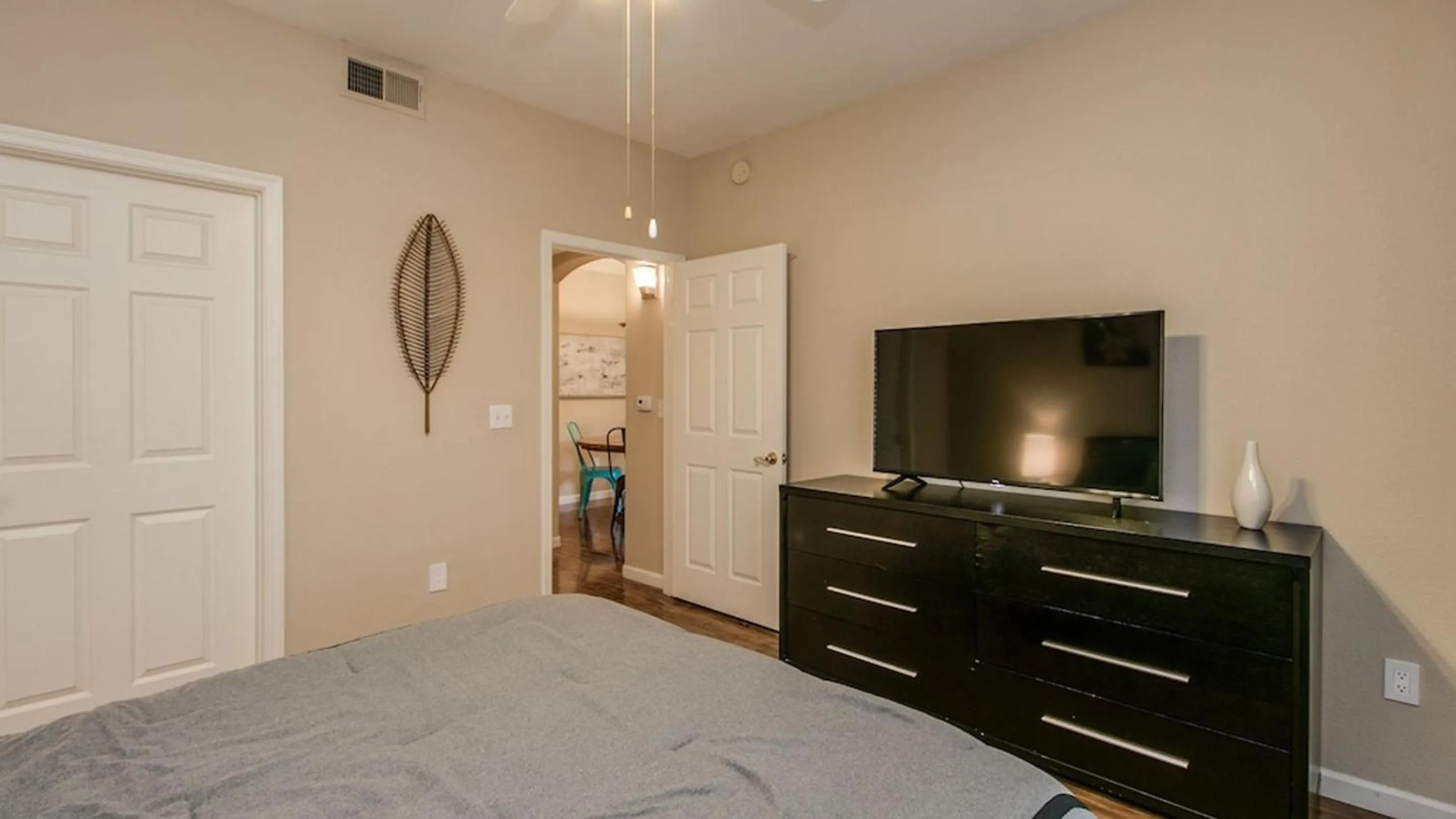 Other, Bed in Cozy 1-Bdrm Scottsdale Condo next to pool