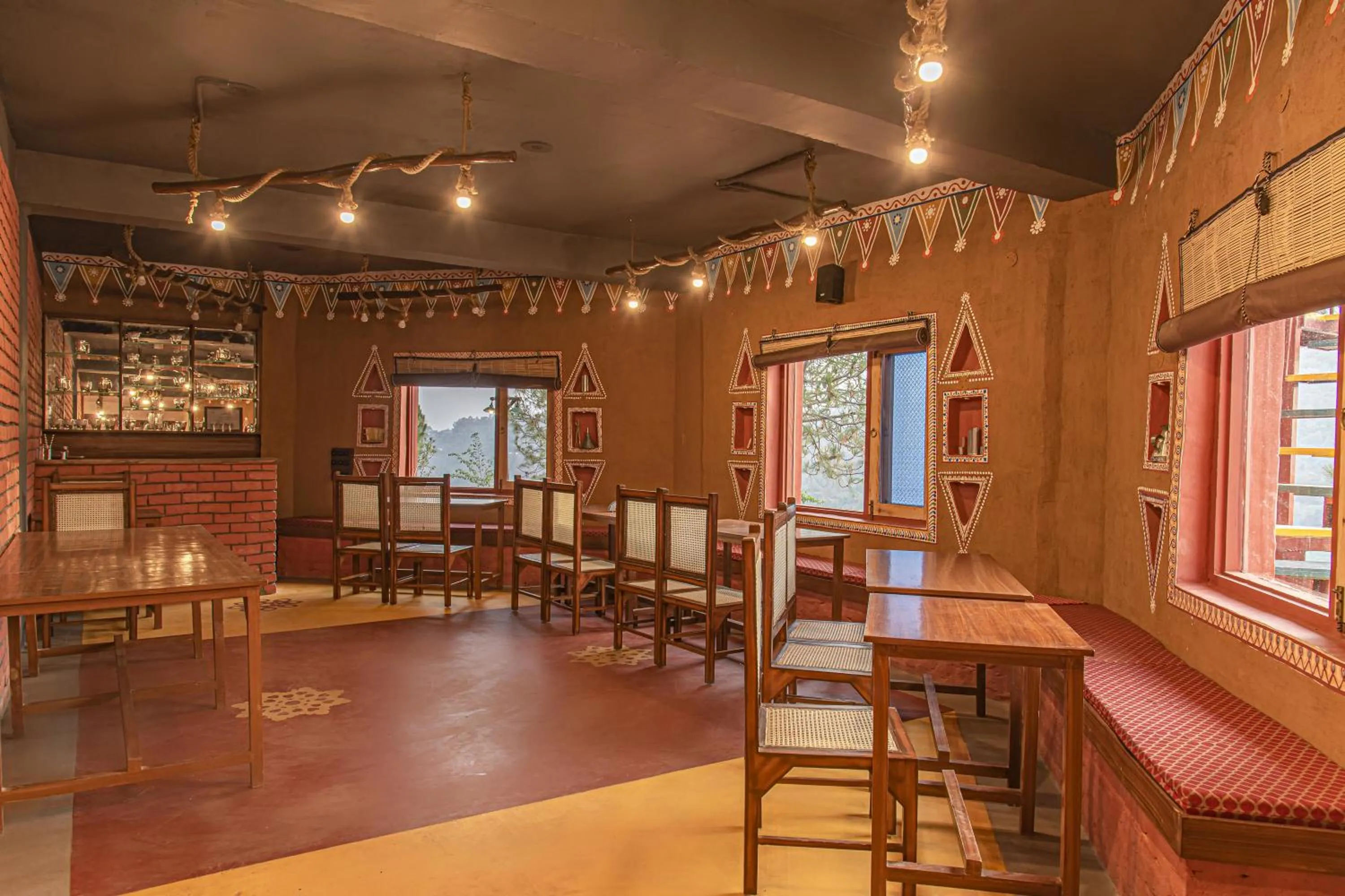 Restaurant/places to eat in A Kasauli Ggaon by Echor