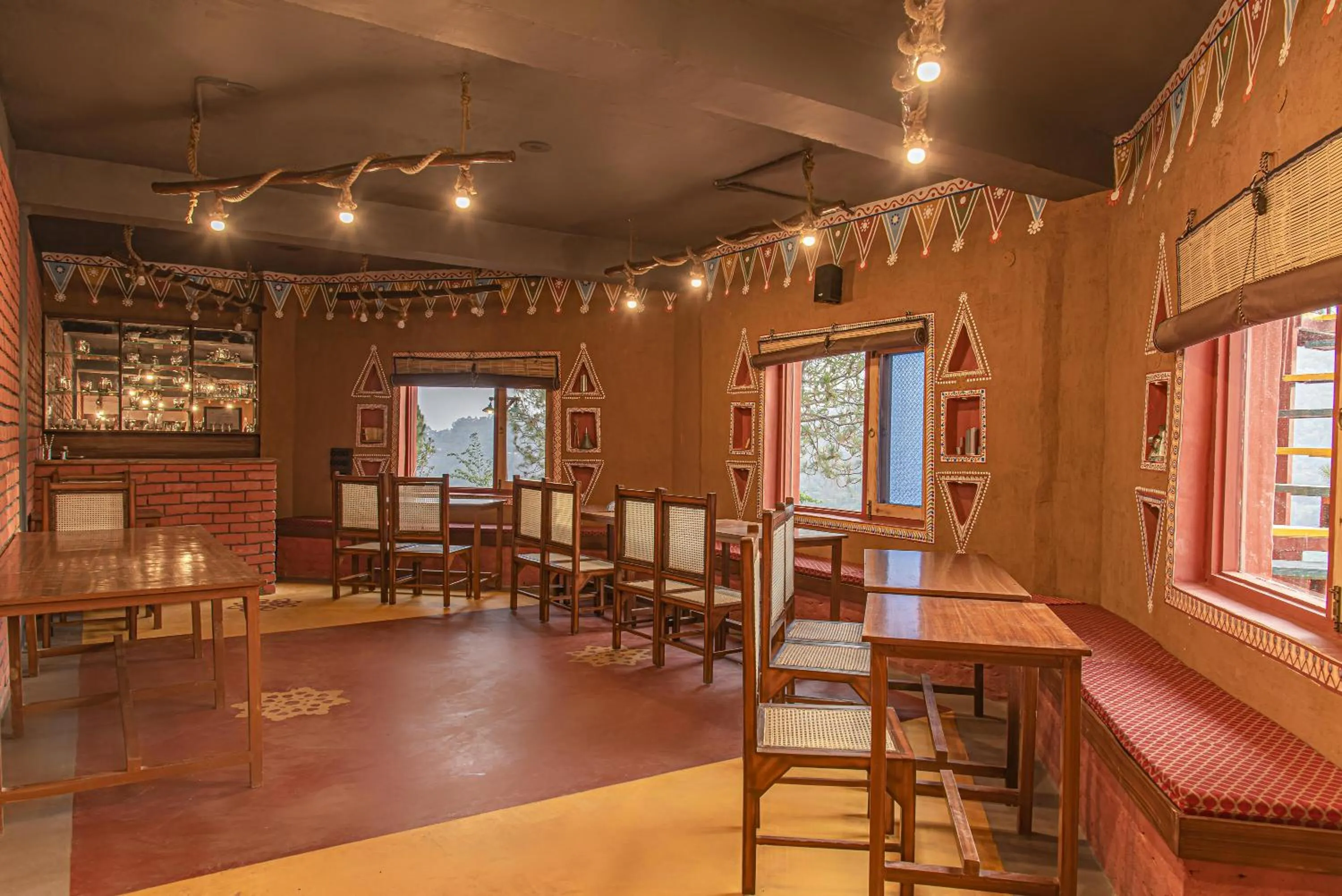 Restaurant/places to eat in A Kasauli Ggaon by Echor