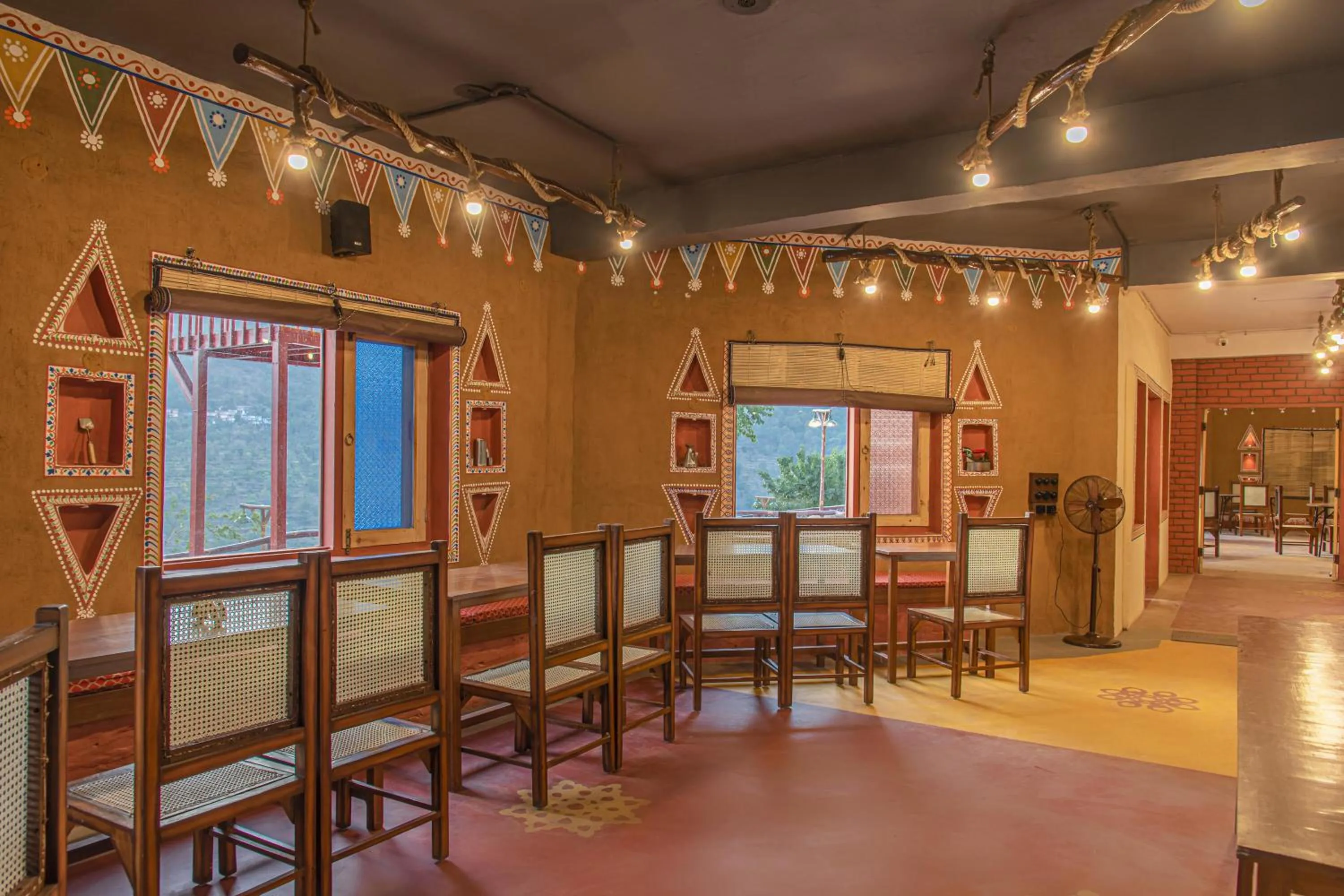 Restaurant/places to eat in A Kasauli Ggaon by Echor