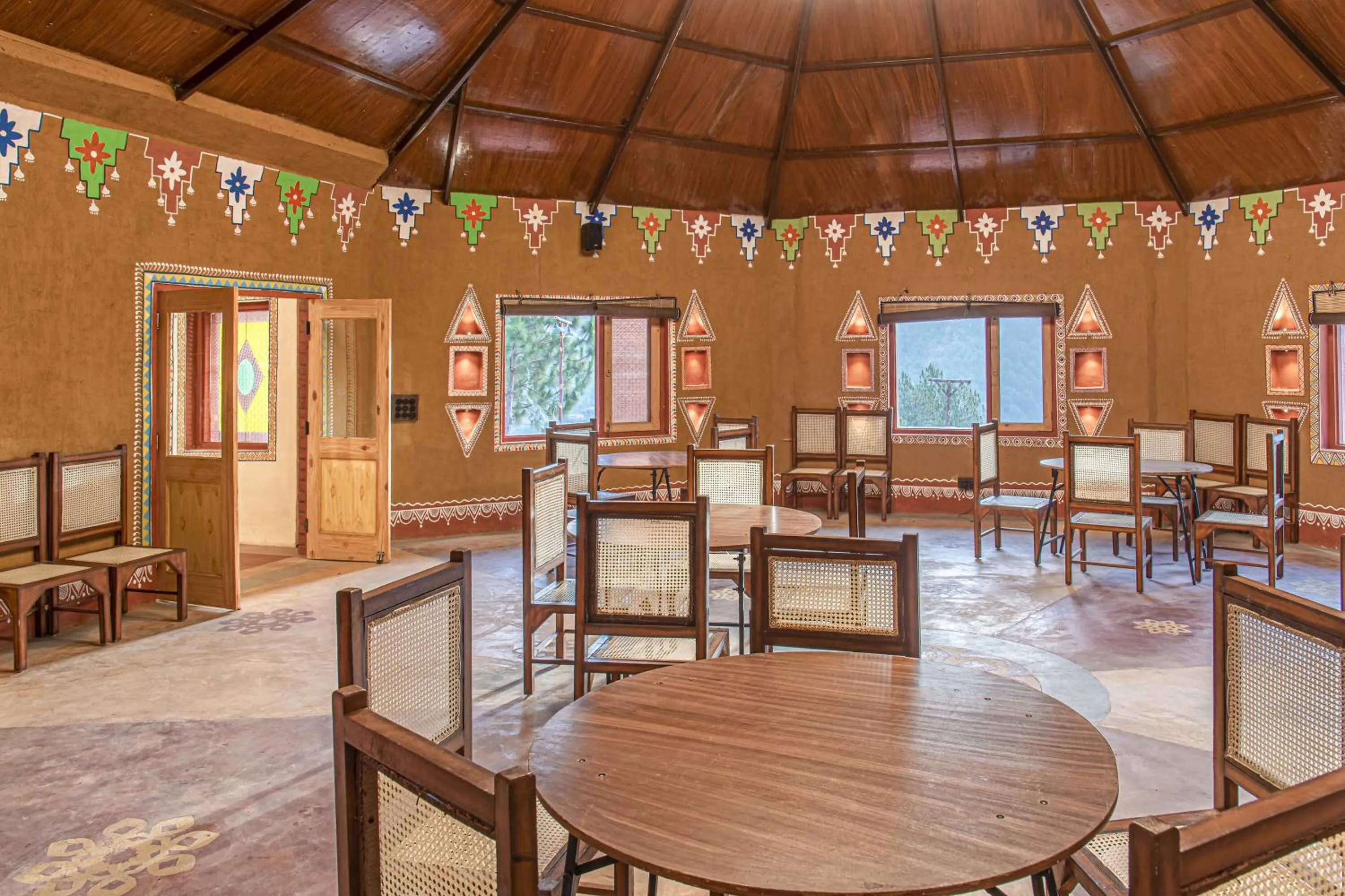 Restaurant/places to eat in A Kasauli Ggaon by Echor