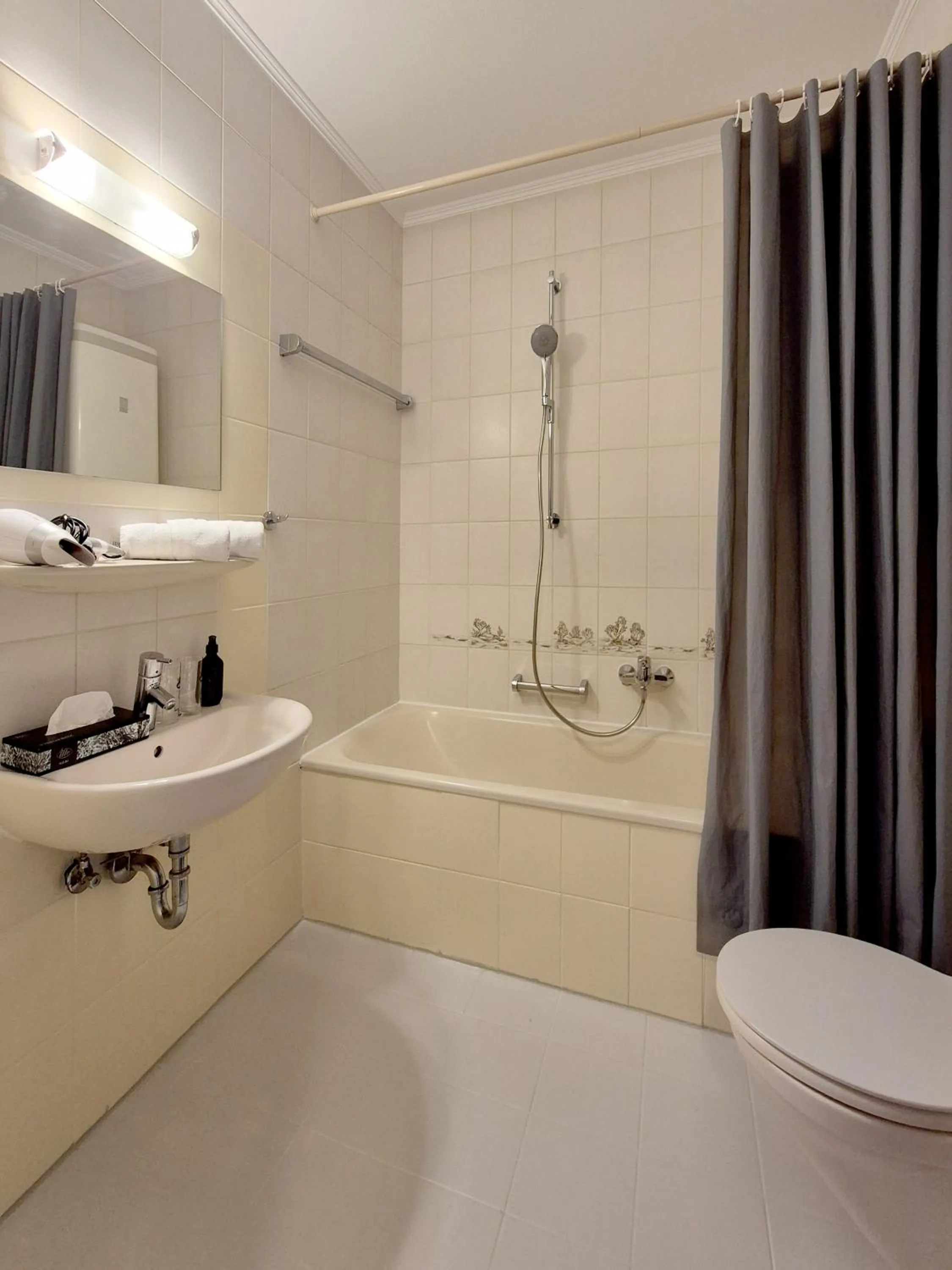 Bathroom in Hotel Schachener Hof