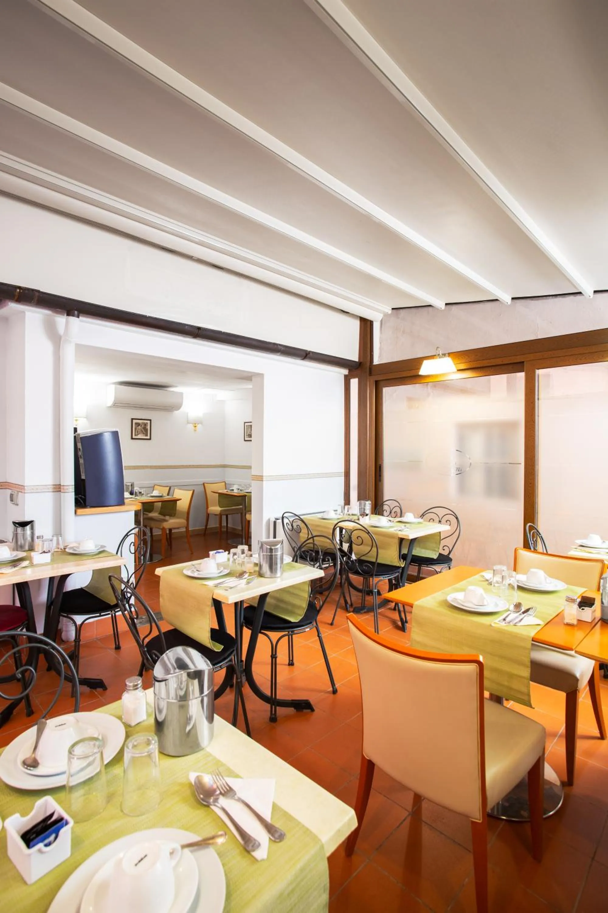 Breakfast in Hotel Piazza Di Spagna