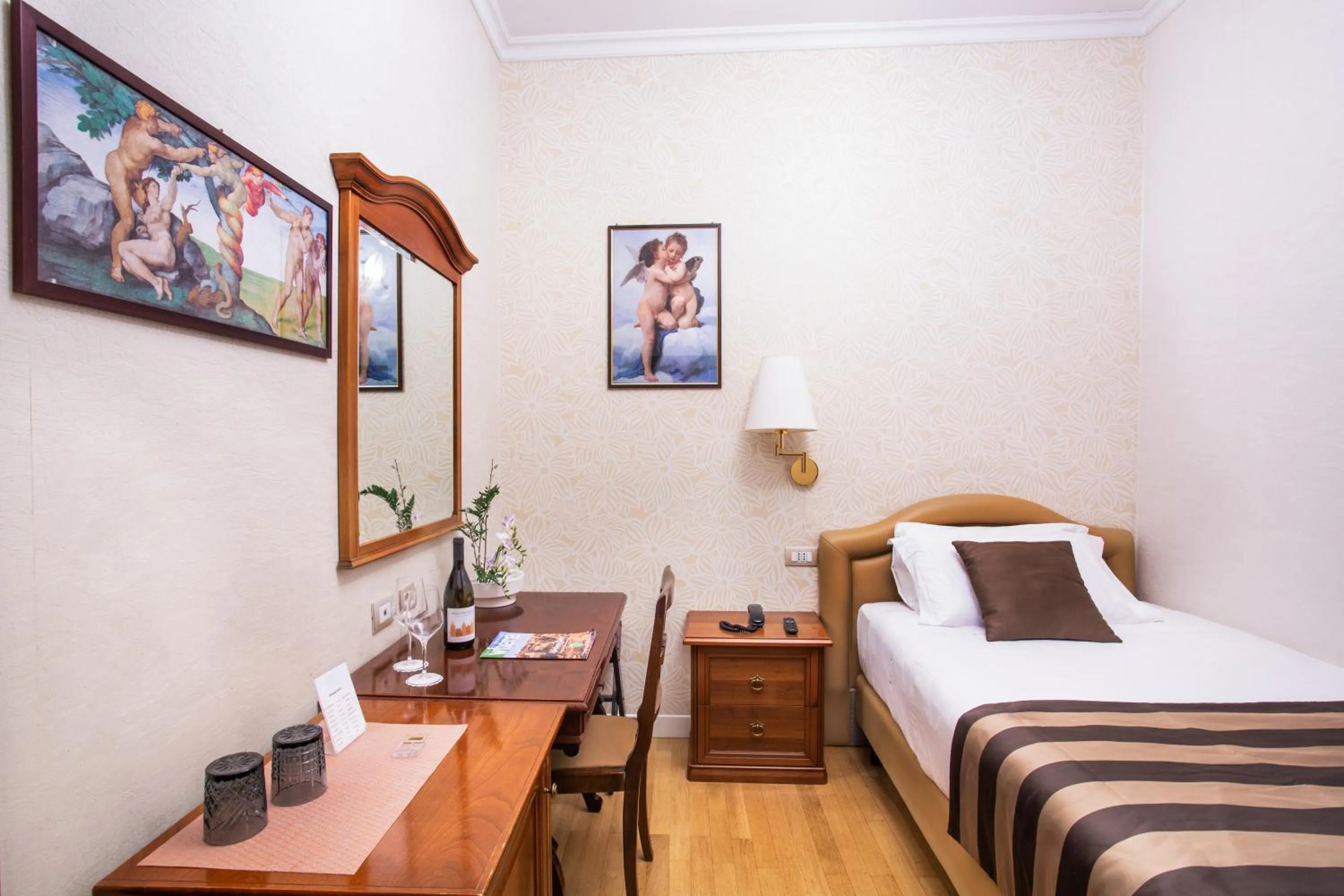 Bed in Hotel Piazza Di Spagna