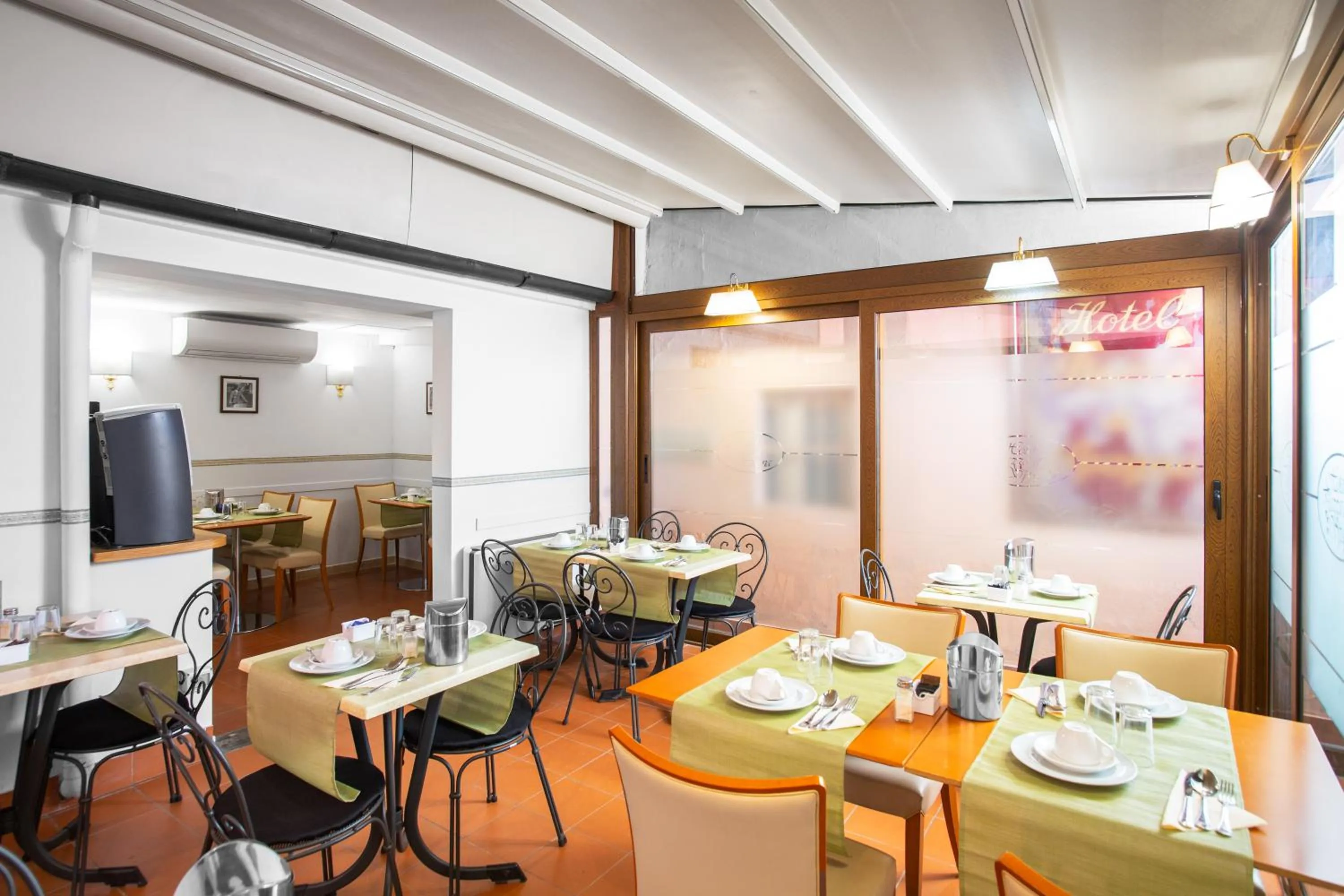 Breakfast in Hotel Piazza Di Spagna