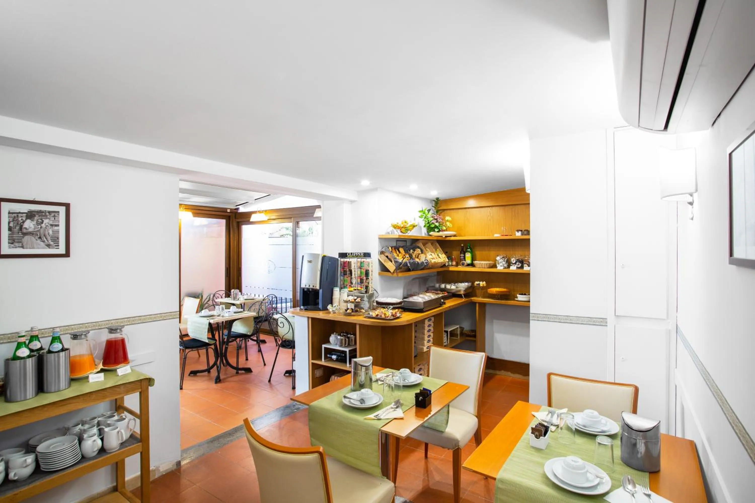 Breakfast in Hotel Piazza Di Spagna