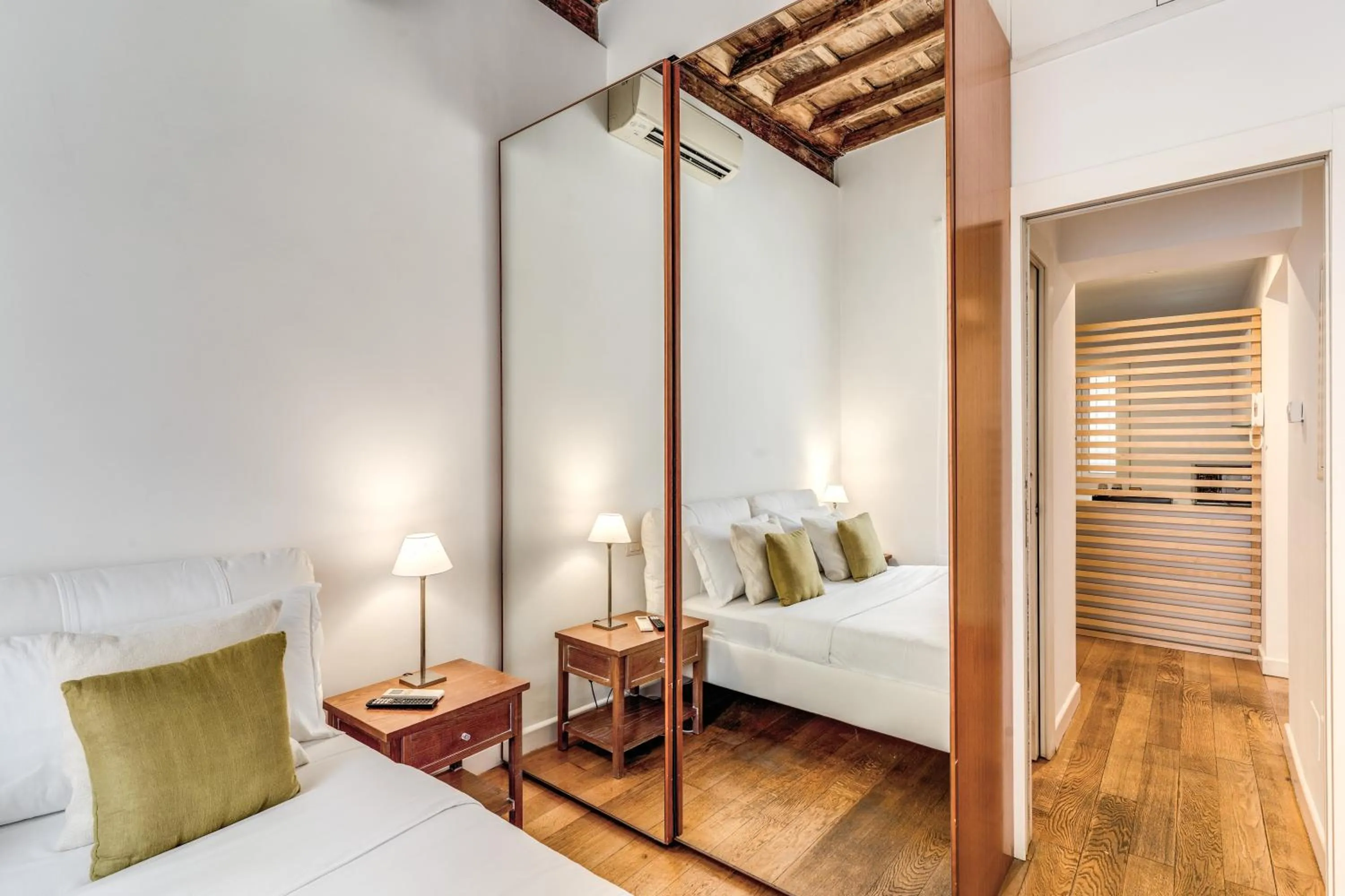 Bed in Trevi Beau Boutique Hotel