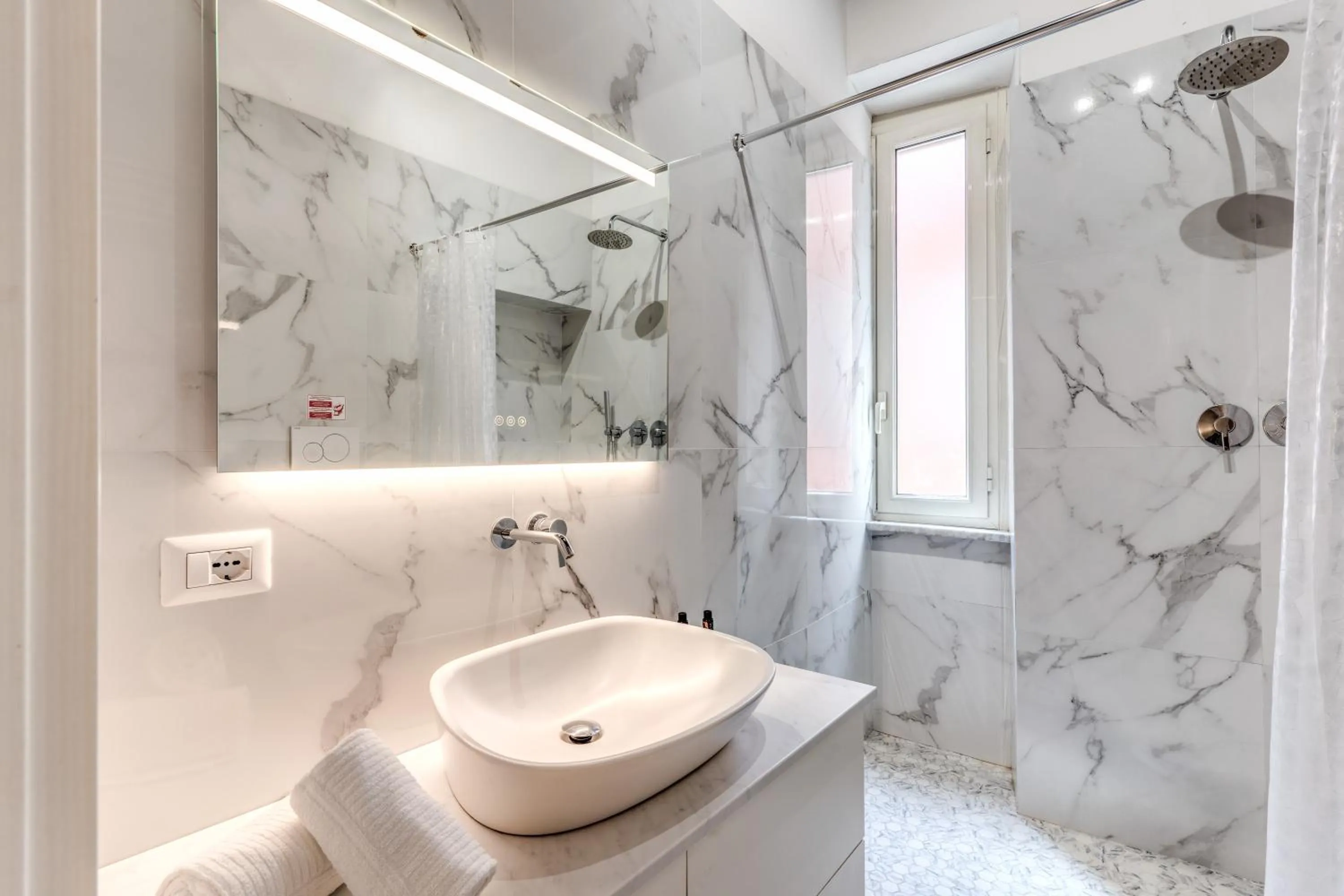 Shower in Trevi Beau Boutique Hotel