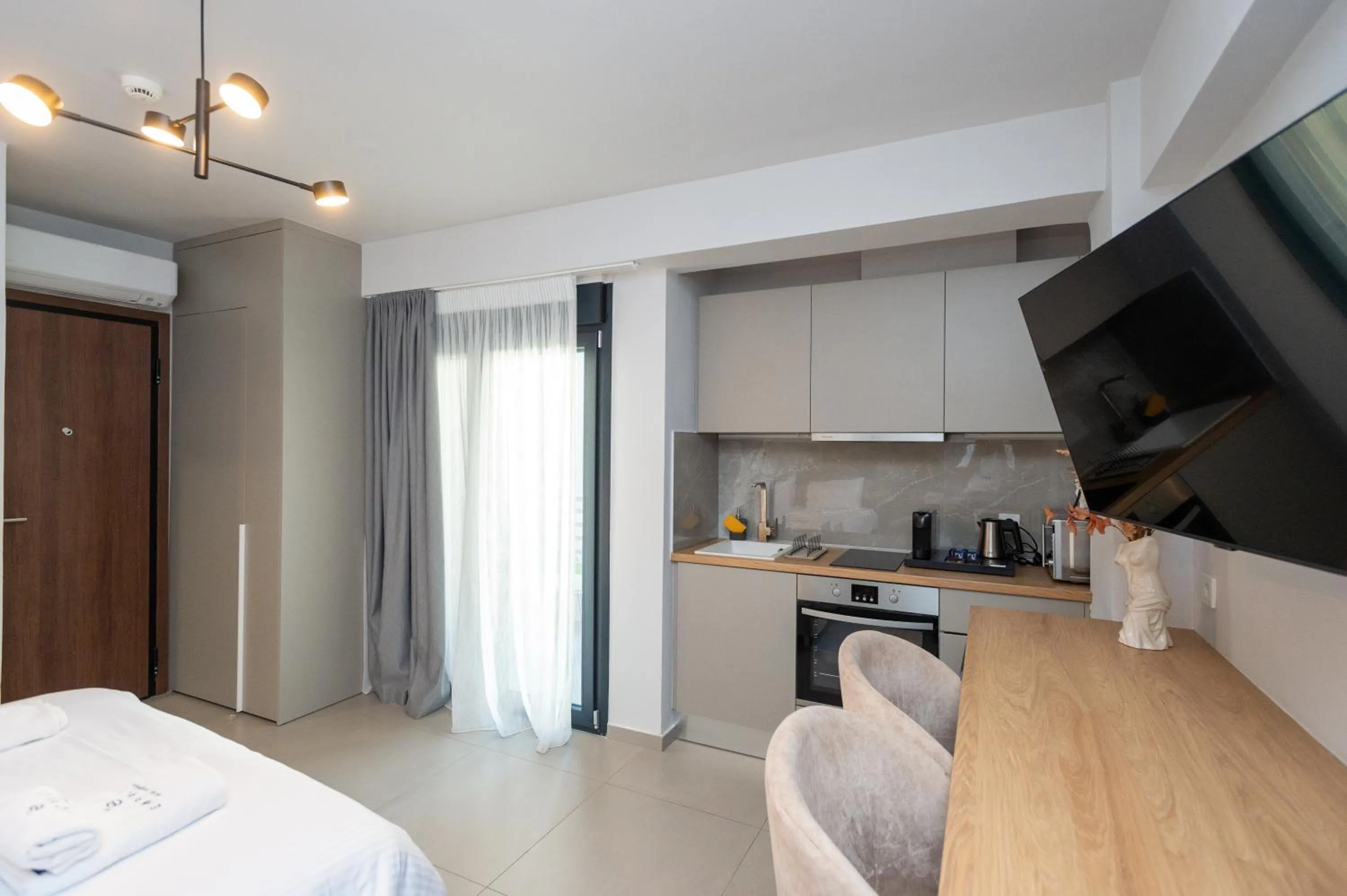 Bed in Empress Luxury Residences