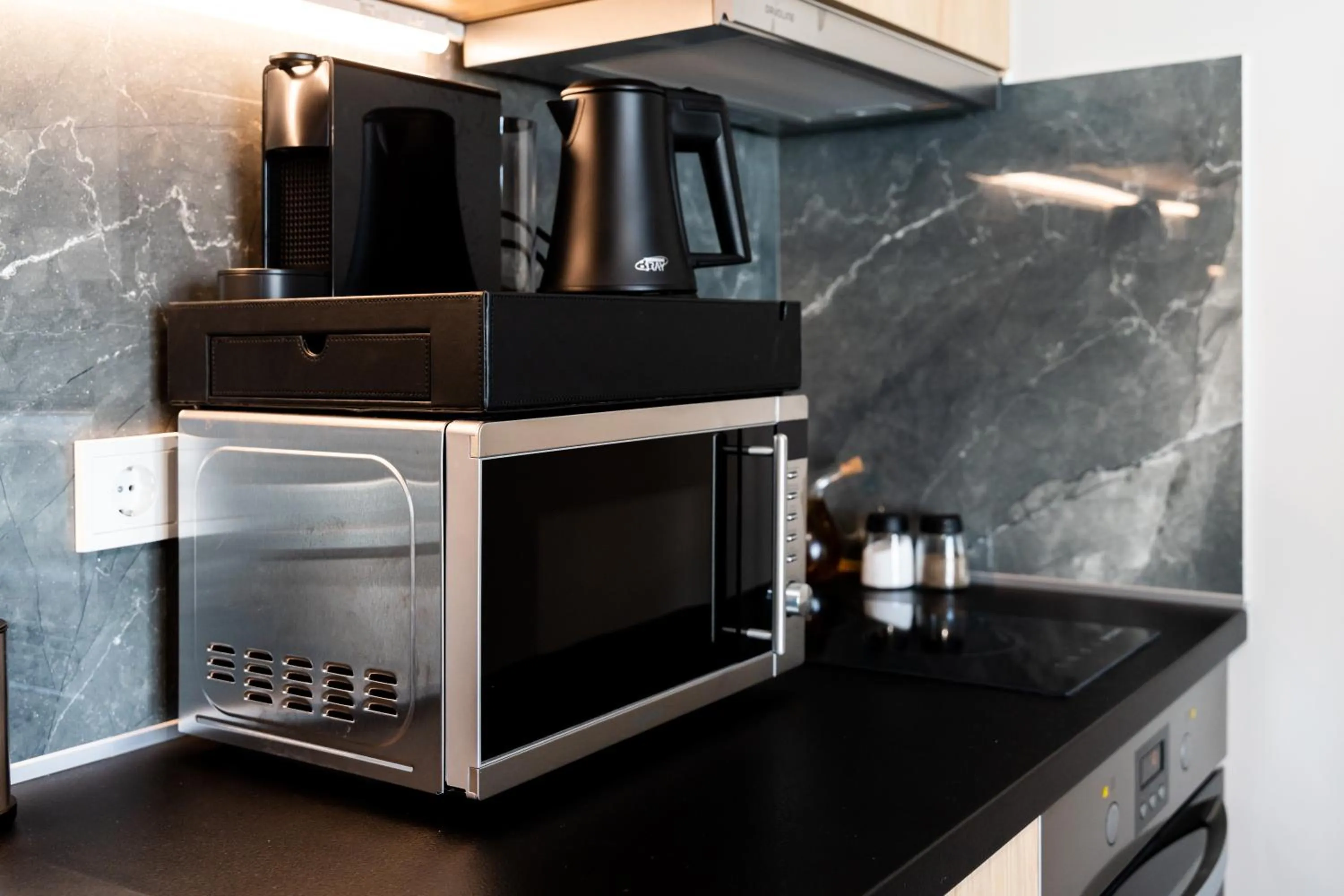 Coffee/tea facilities in Empress Luxury Residences