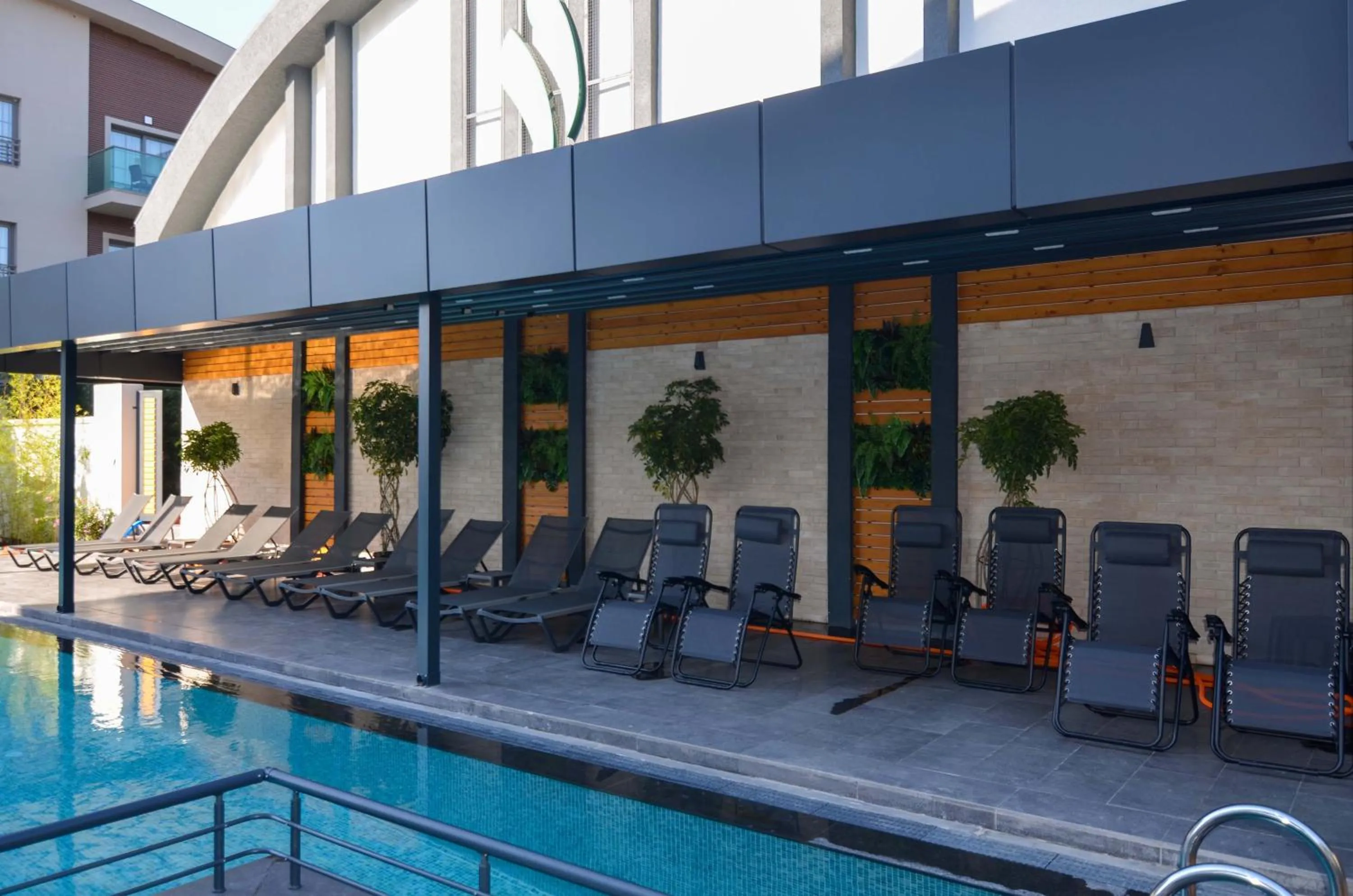 Swimming pool in Juglans Suites