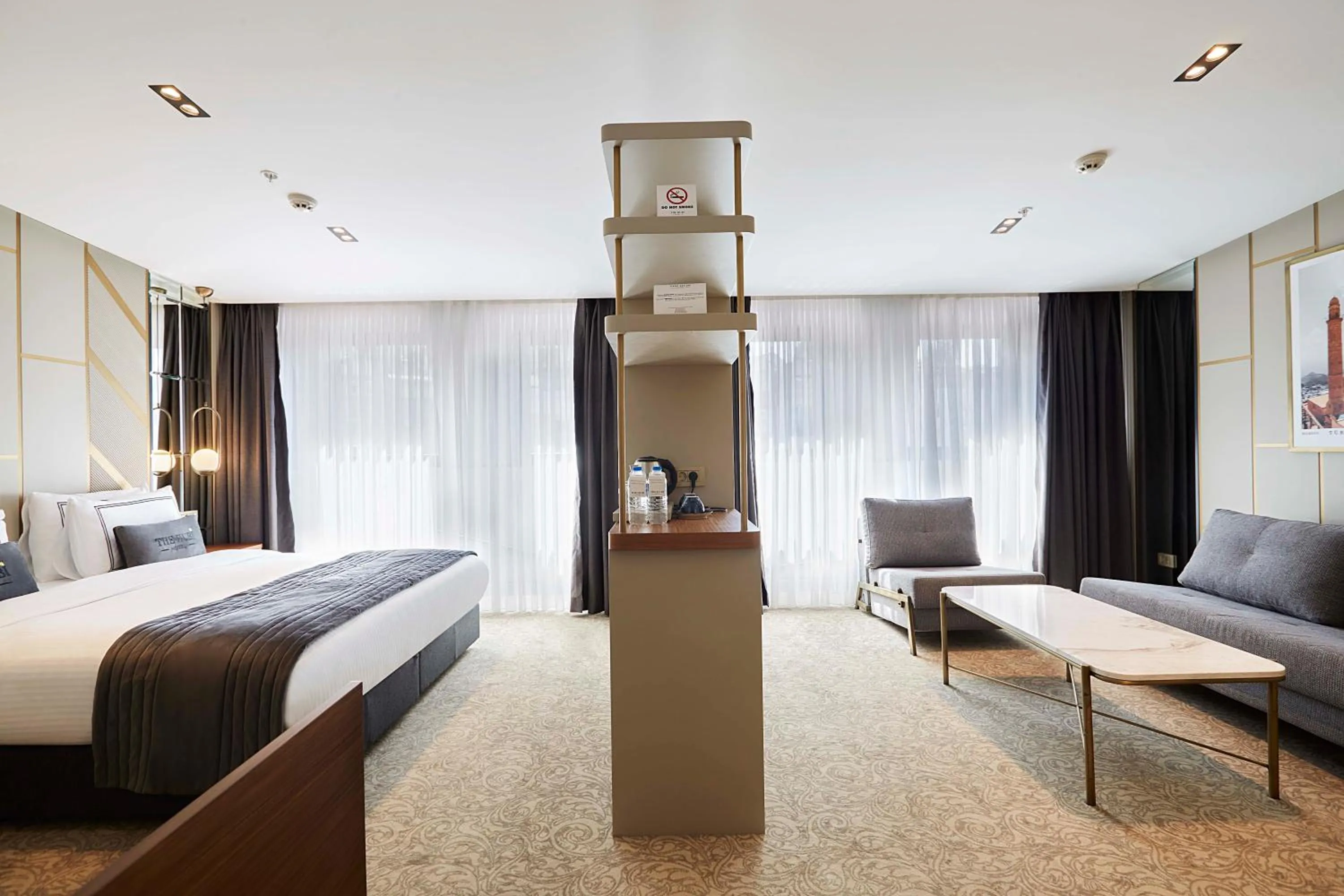 Seating area, Bed in THE HUBİ HOTEL