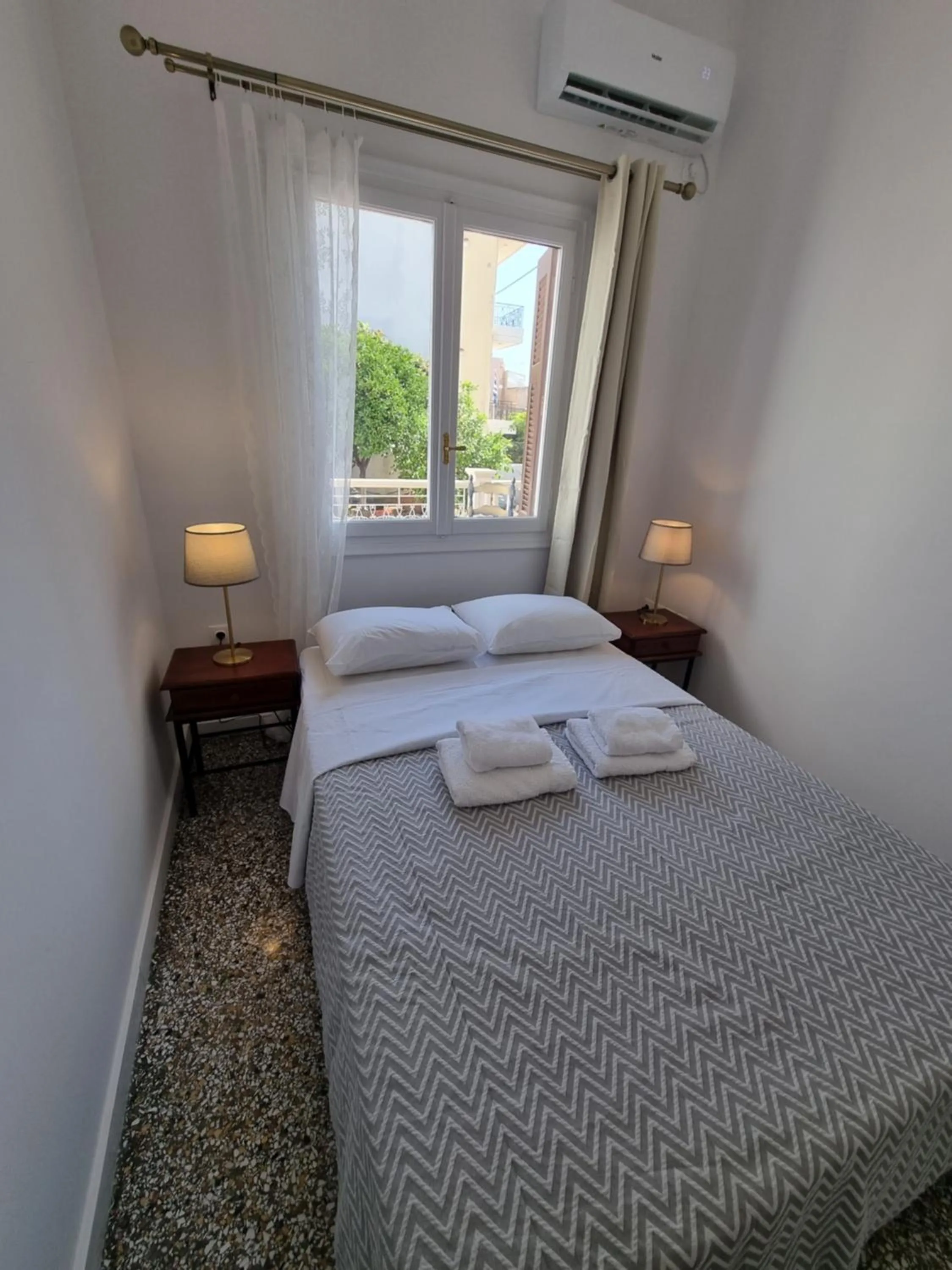 Bed in Hall Apartments & Rooms - by Avelink