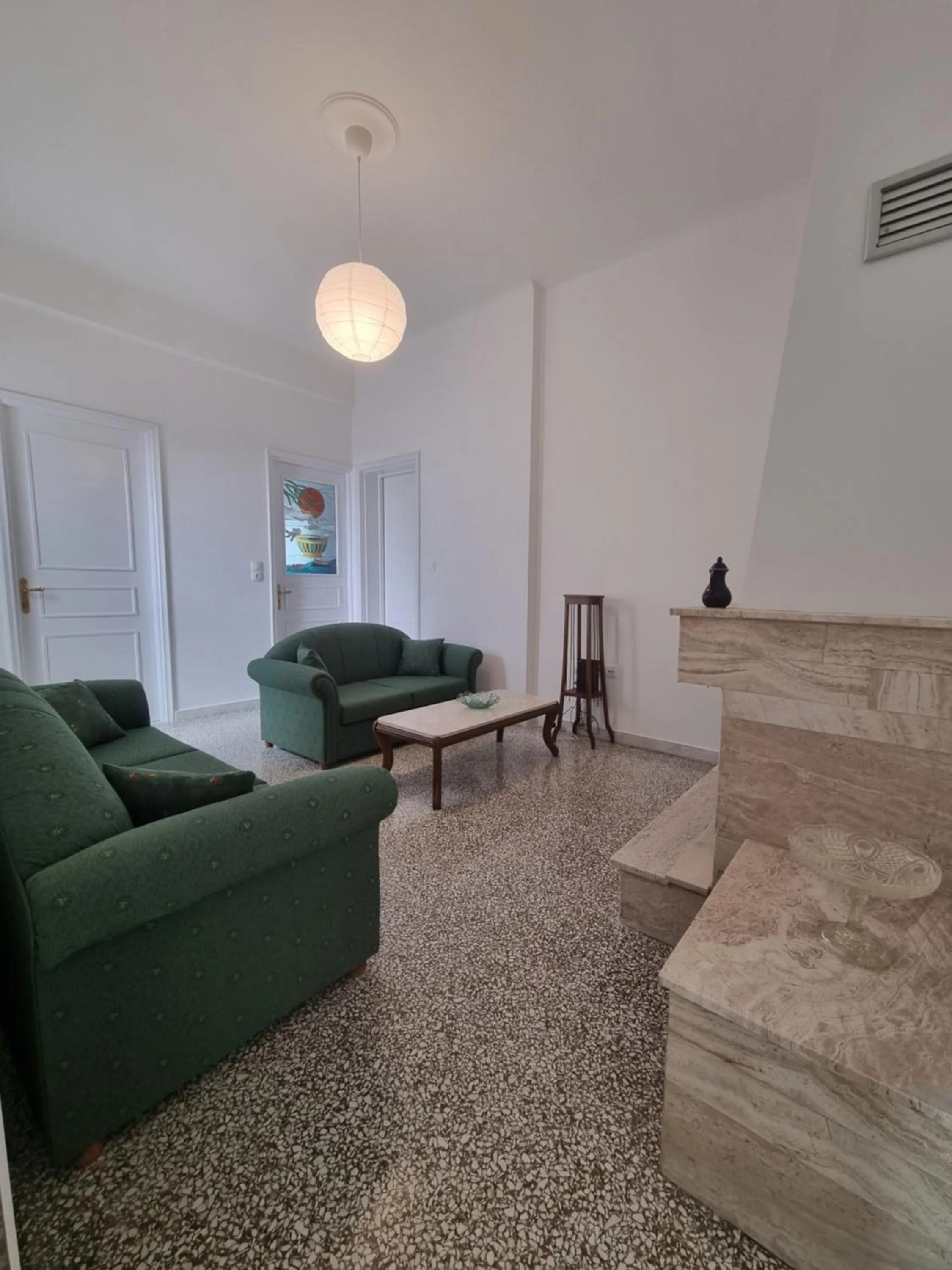 Hall Apartments & Rooms - by Avelink