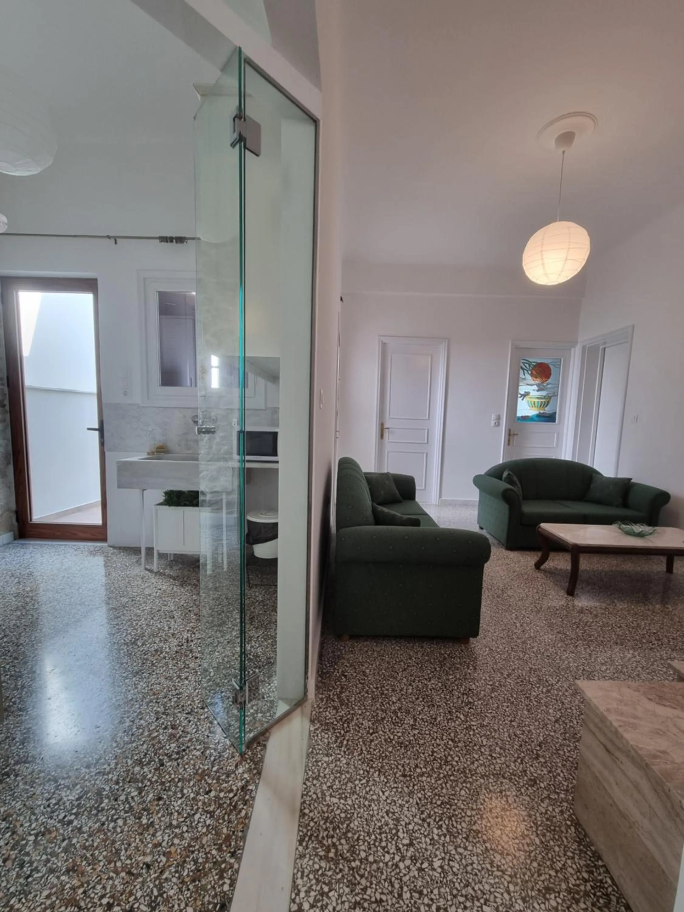 Hall Apartments & Rooms - by Avelink