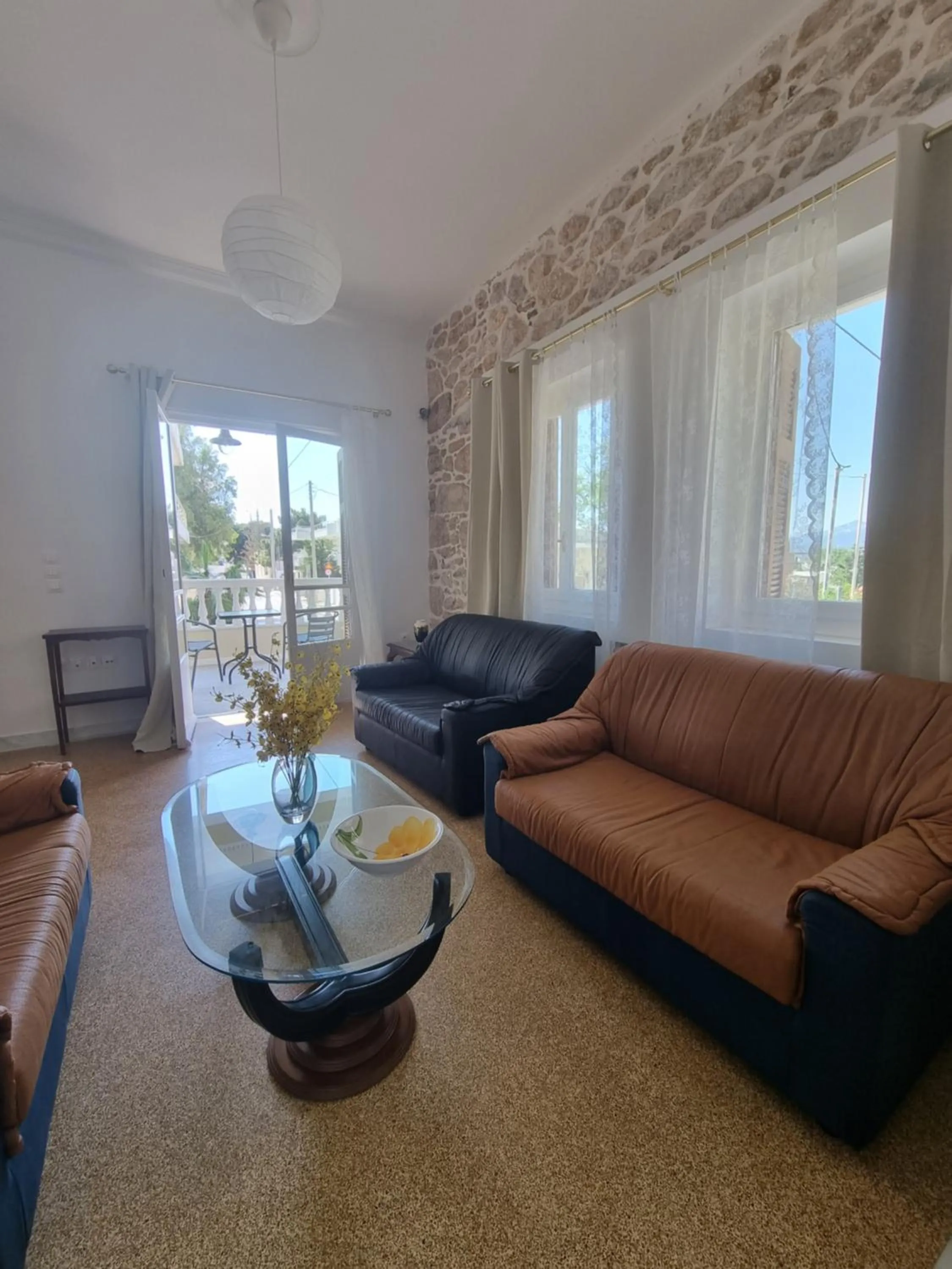 Hall Apartments & Rooms - by Avelink