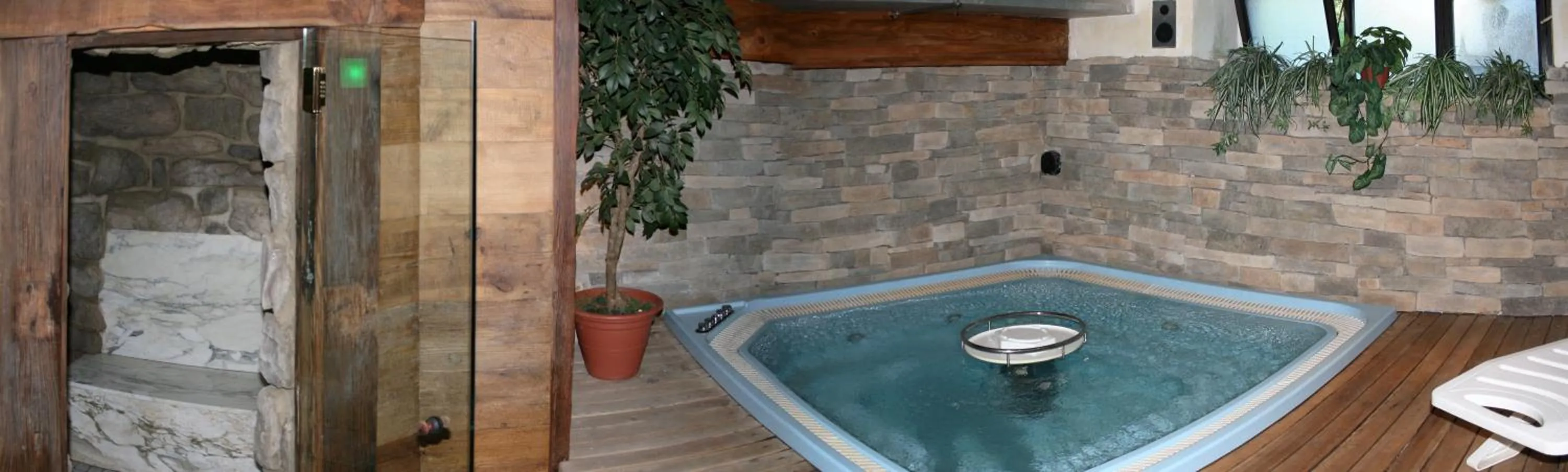 Hot Tub in Residence Ruetoreif