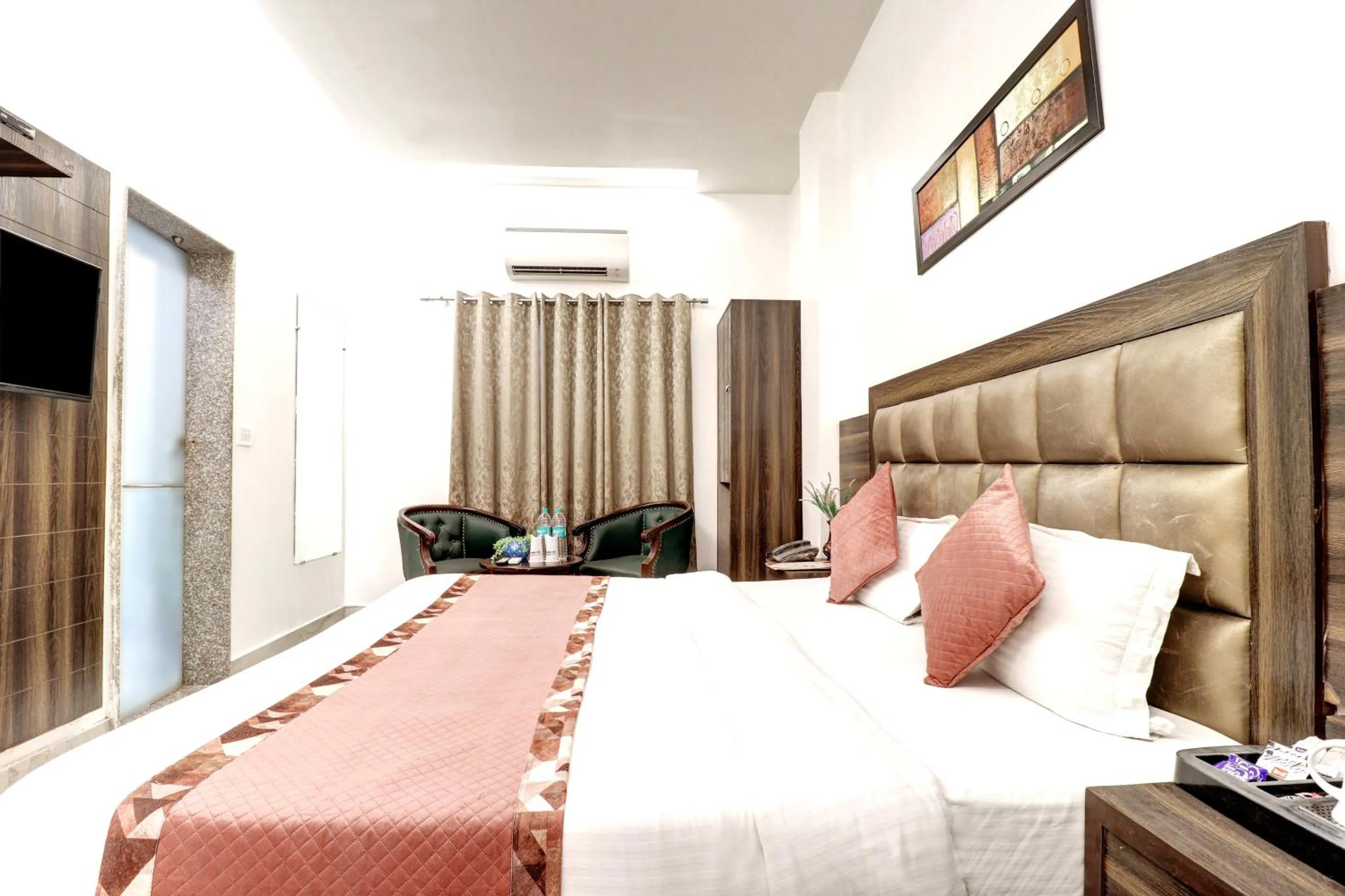 Bed in Hotel Emporio Dx - New Delhi Railway Station - Paharganj