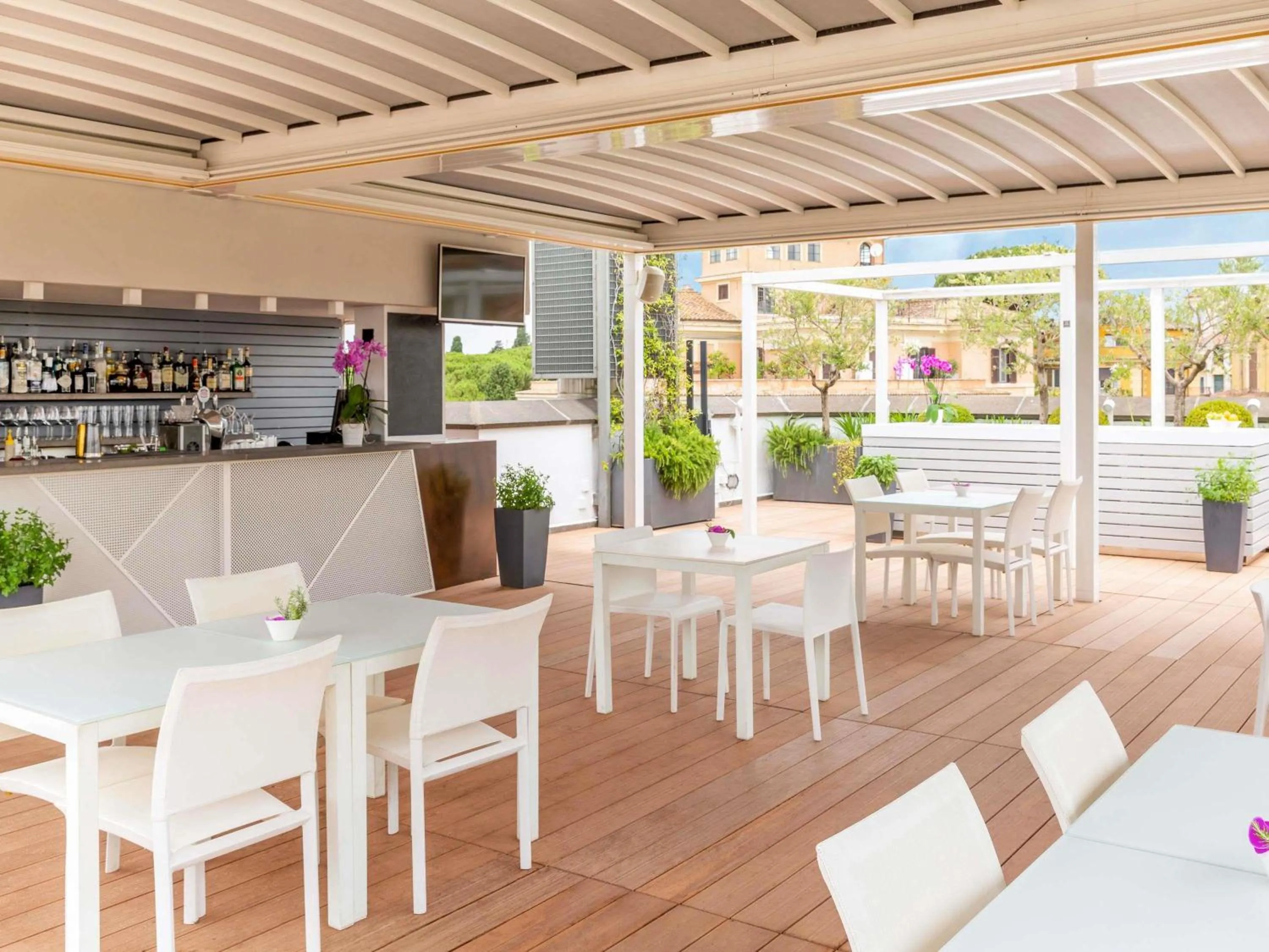 Lounge or bar in Mercure Roma Centro Colosseo