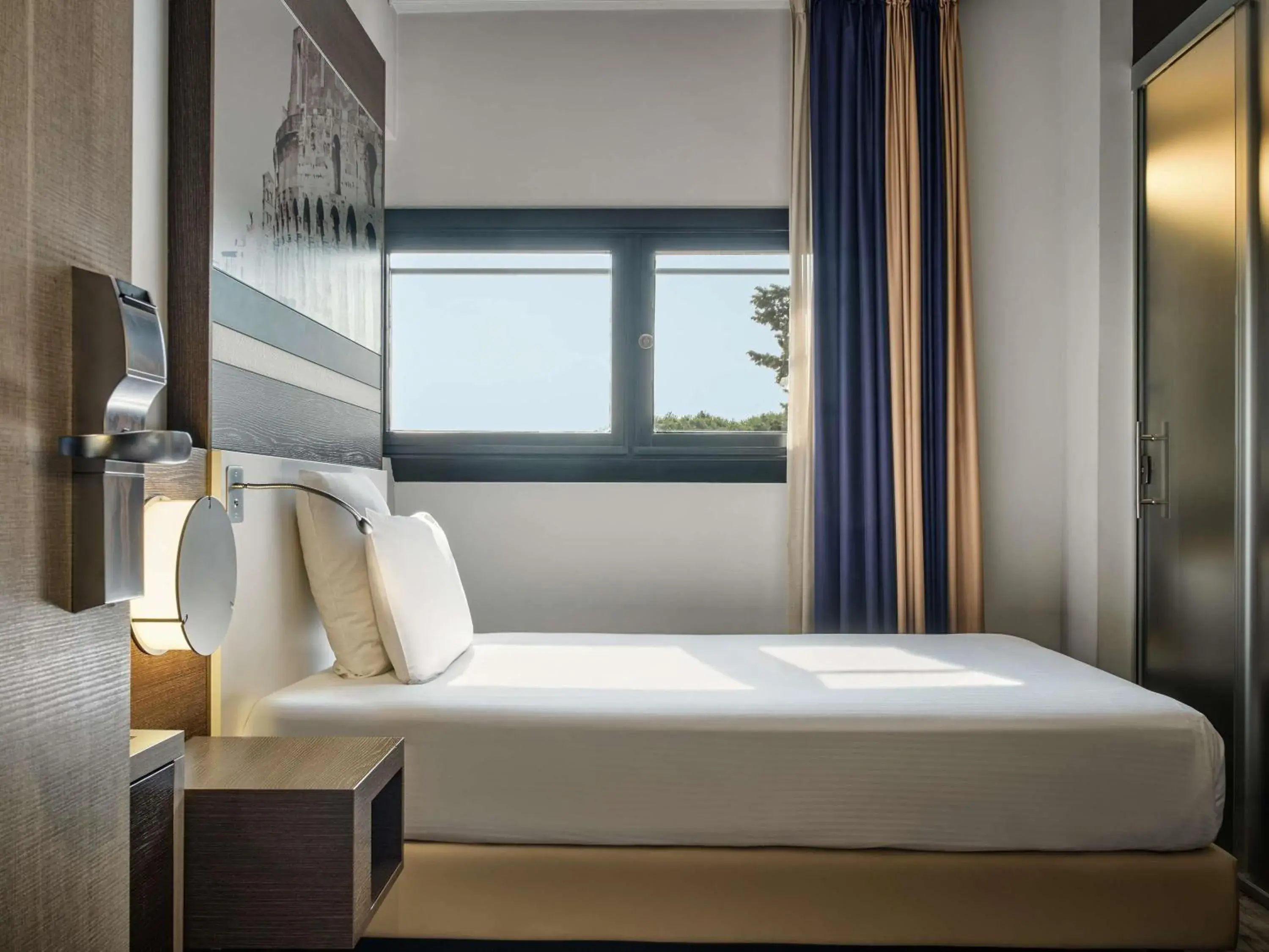 Classic Single Room - single occupancy in Mercure Roma Centro Colosseo Classic Single Room - single occupancy in Mercure Roma Centro Colosseo