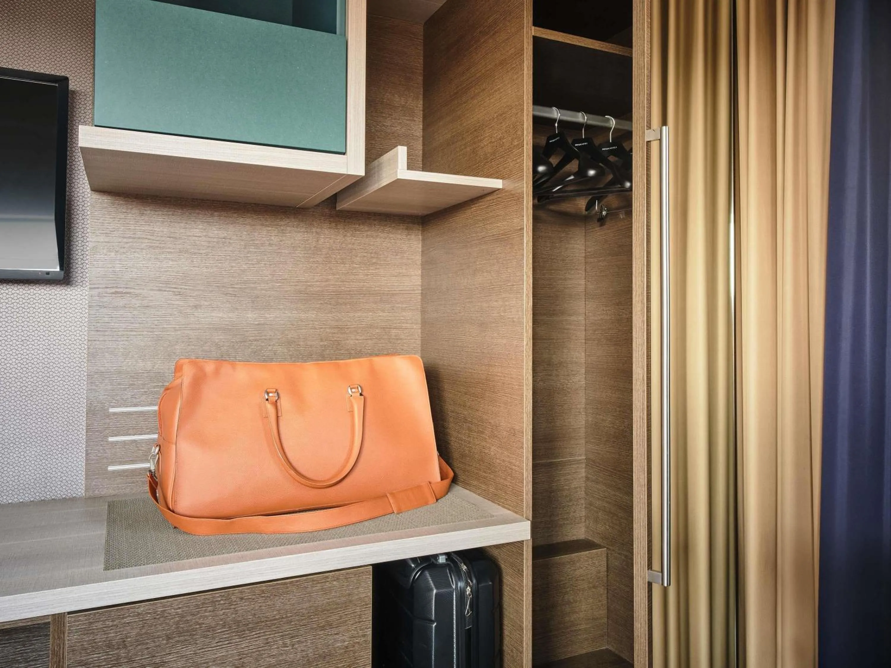 Bedroom in Mercure Roma Centro Colosseo