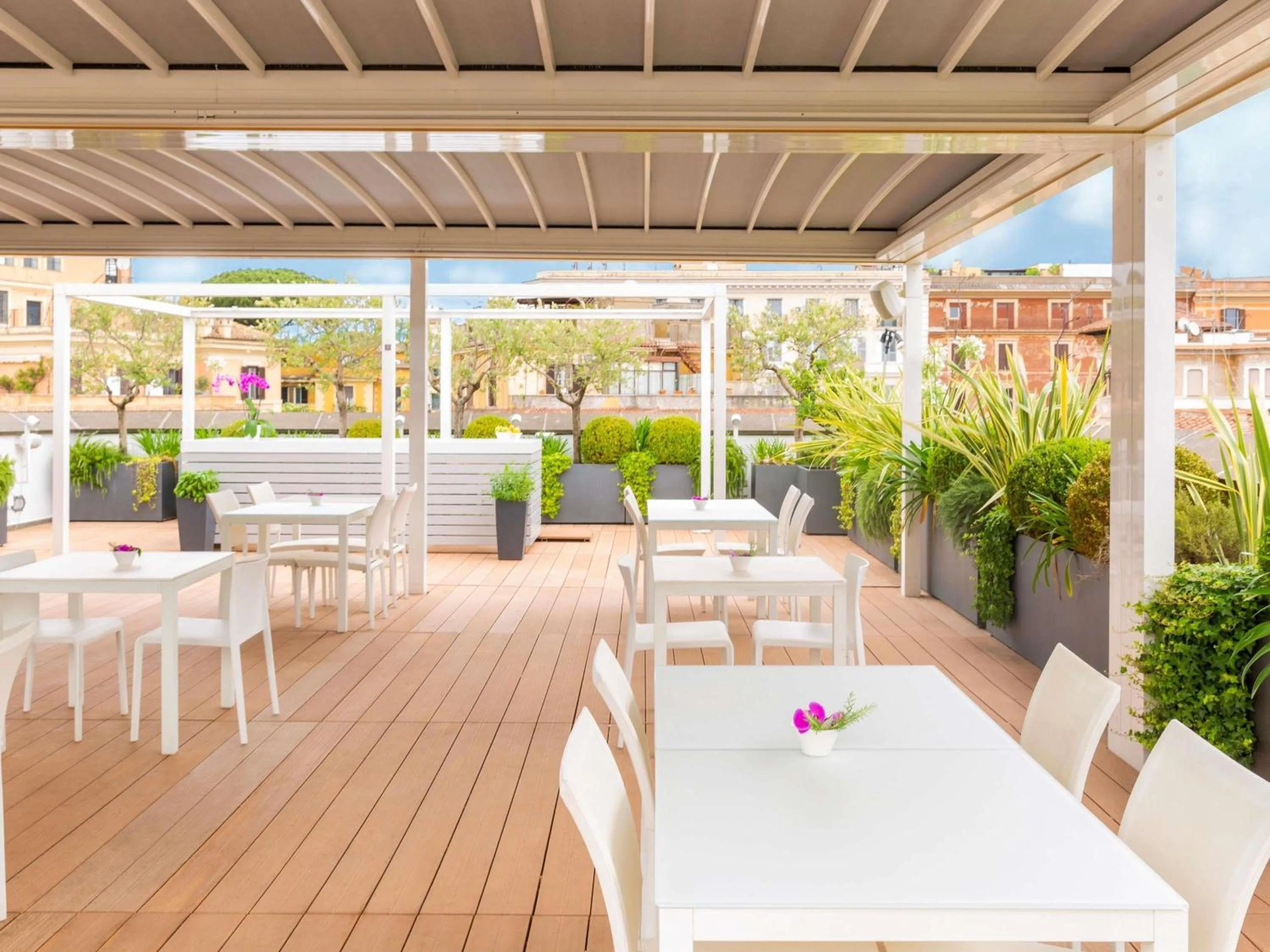 Lounge or bar in Mercure Roma Centro Colosseo